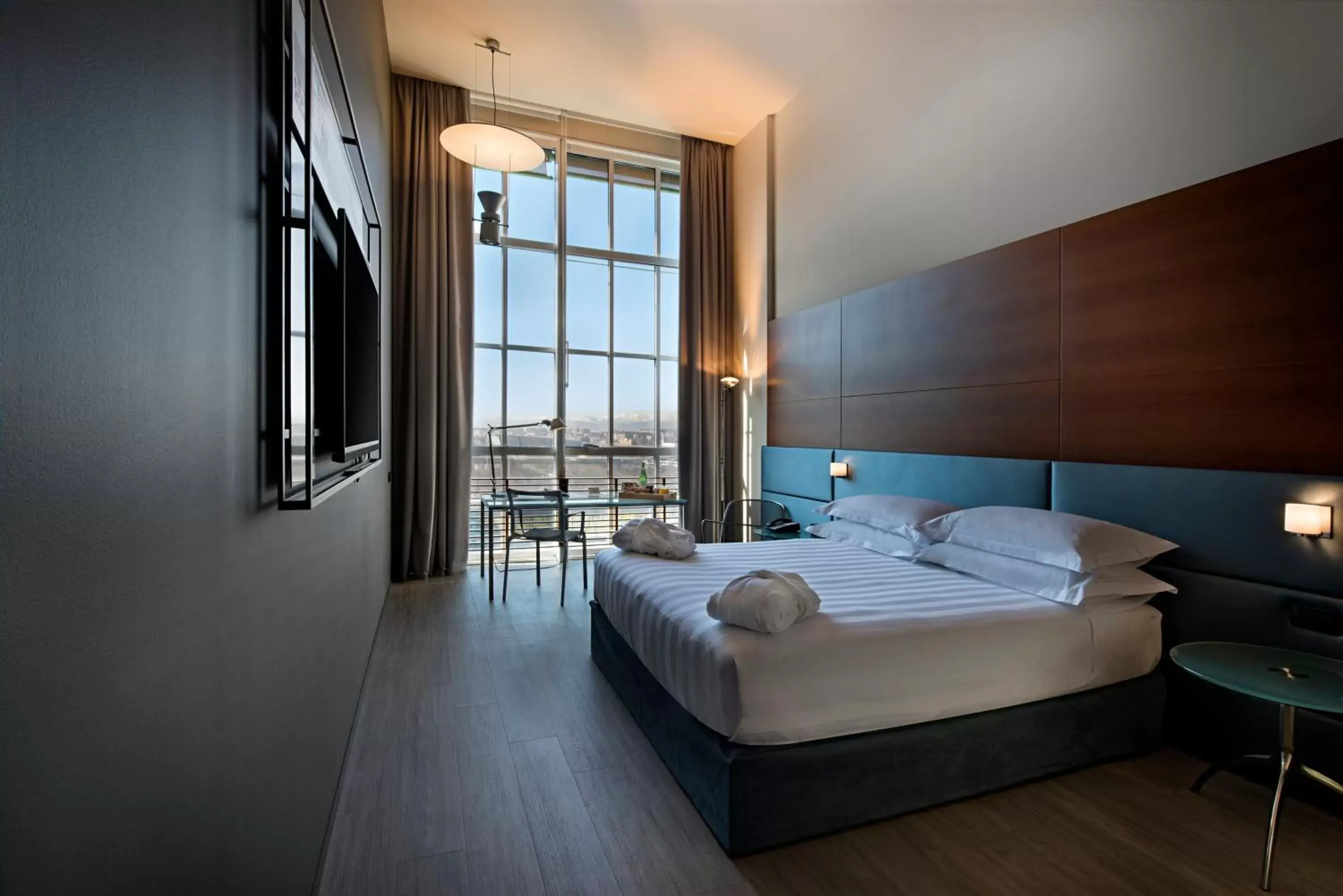 Bedroom, Bed in DoubleTree by Hilton Turin Lingotto