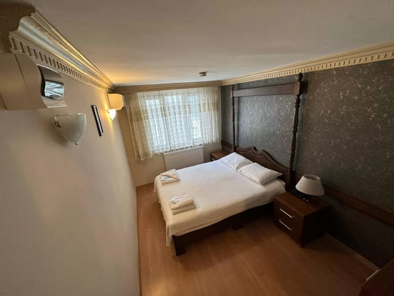 Double Room in Hanedan Hotel