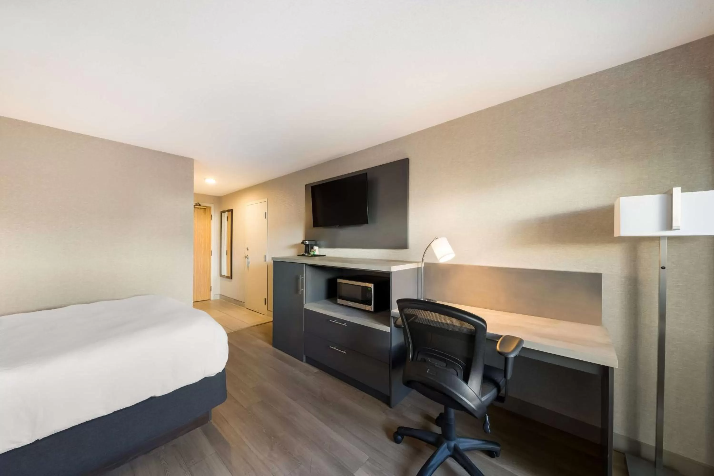 Bedroom, Bed in Best Western Belleville