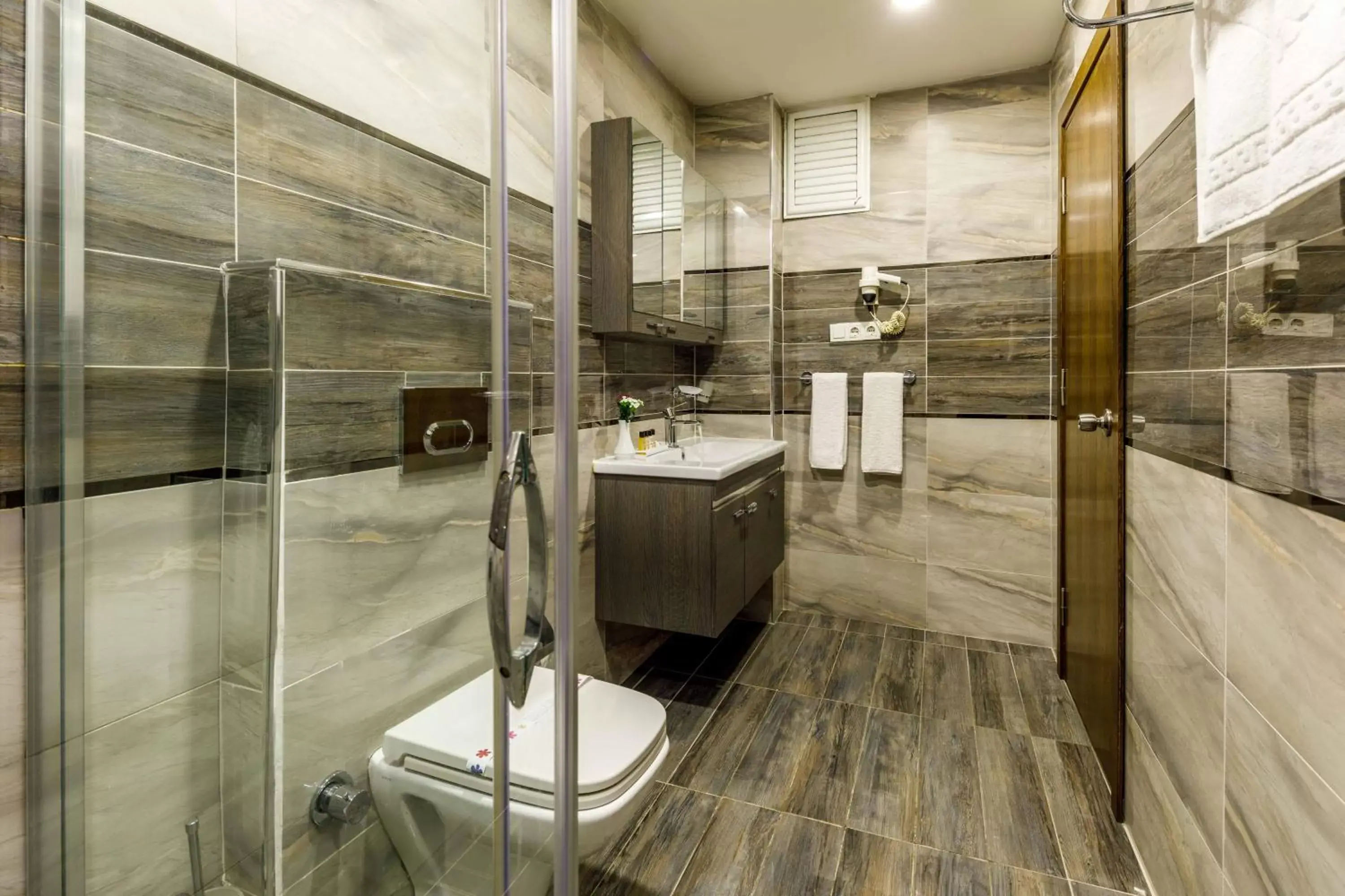 Bathroom in Golden Crown Hotel