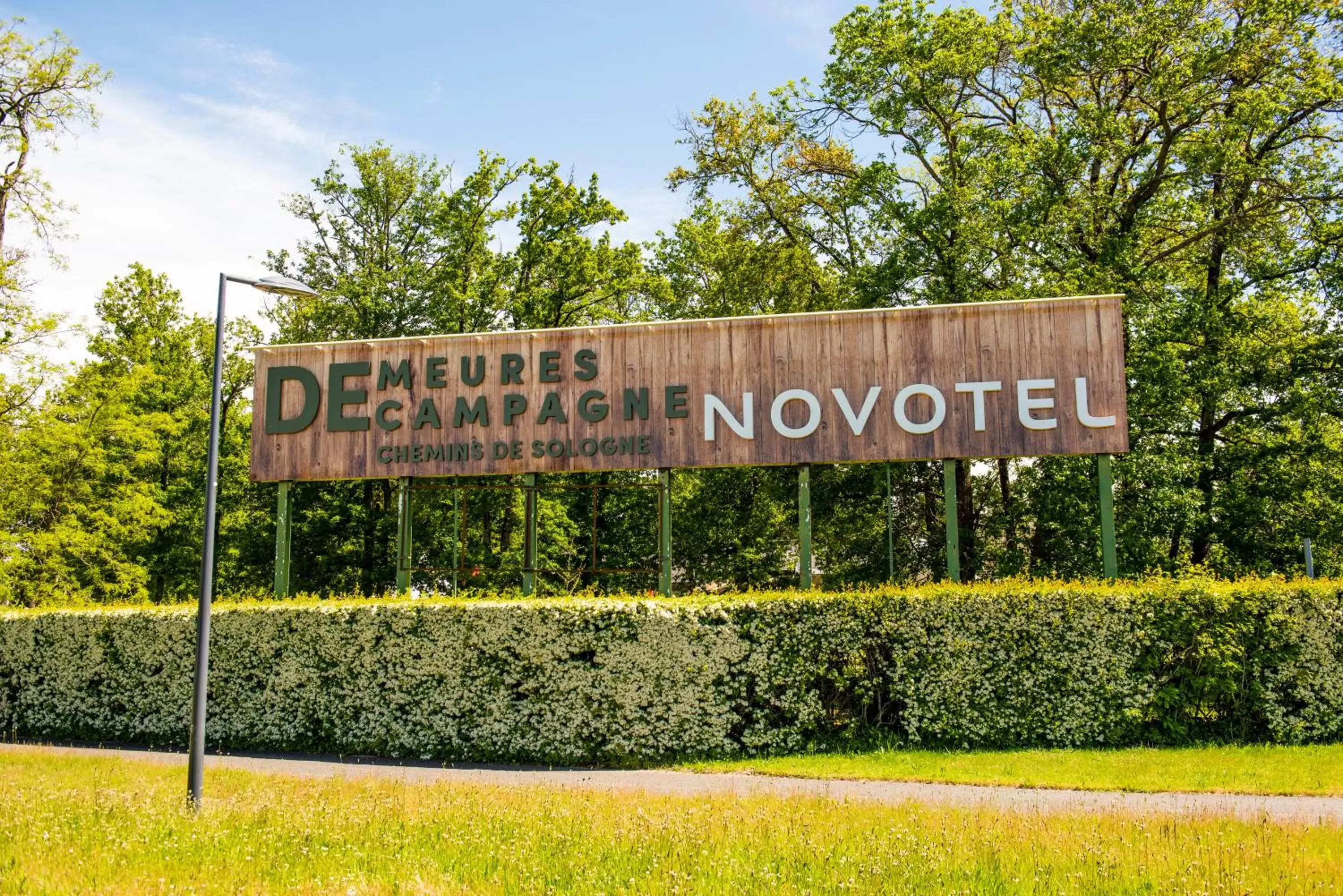 Facade/entrance in Novotel Orléans Sud La Source