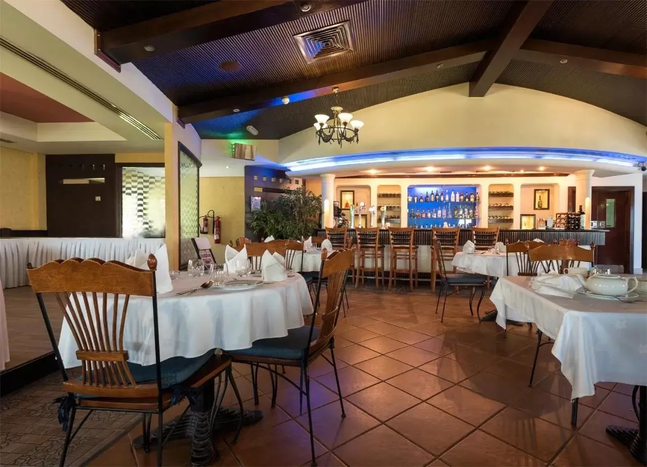 Restaurant/Places to Eat in Barracuda Resort