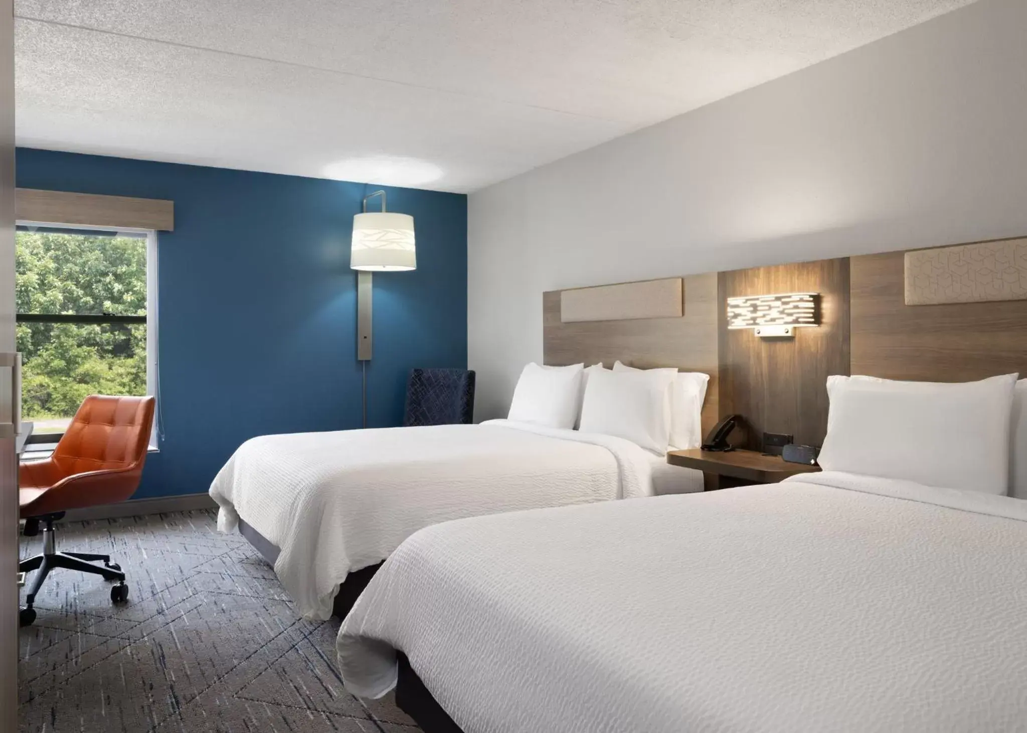 Photo of the whole room, Bed in Holiday Inn Express Indianapolis Airport, an IHG Hotel