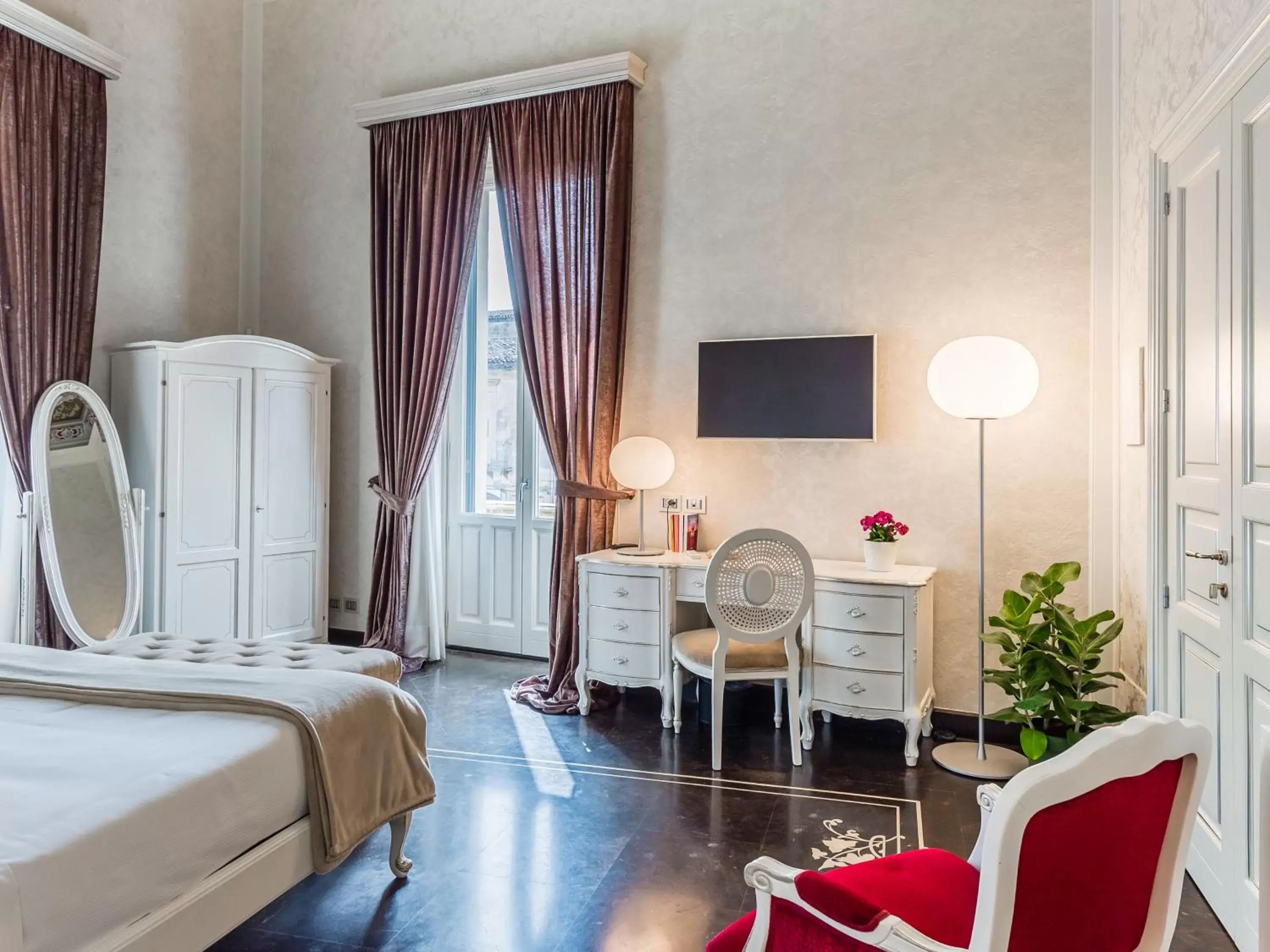 Bedroom, TV/Entertainment Center in Palazzo Favacchio - Patanè