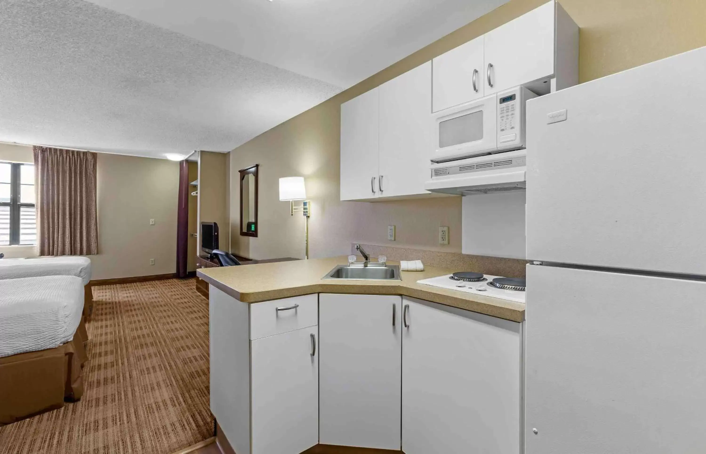 Bedroom, Kitchen/Kitchenette in Extended Stay America Suites - Phoenix - Peoria