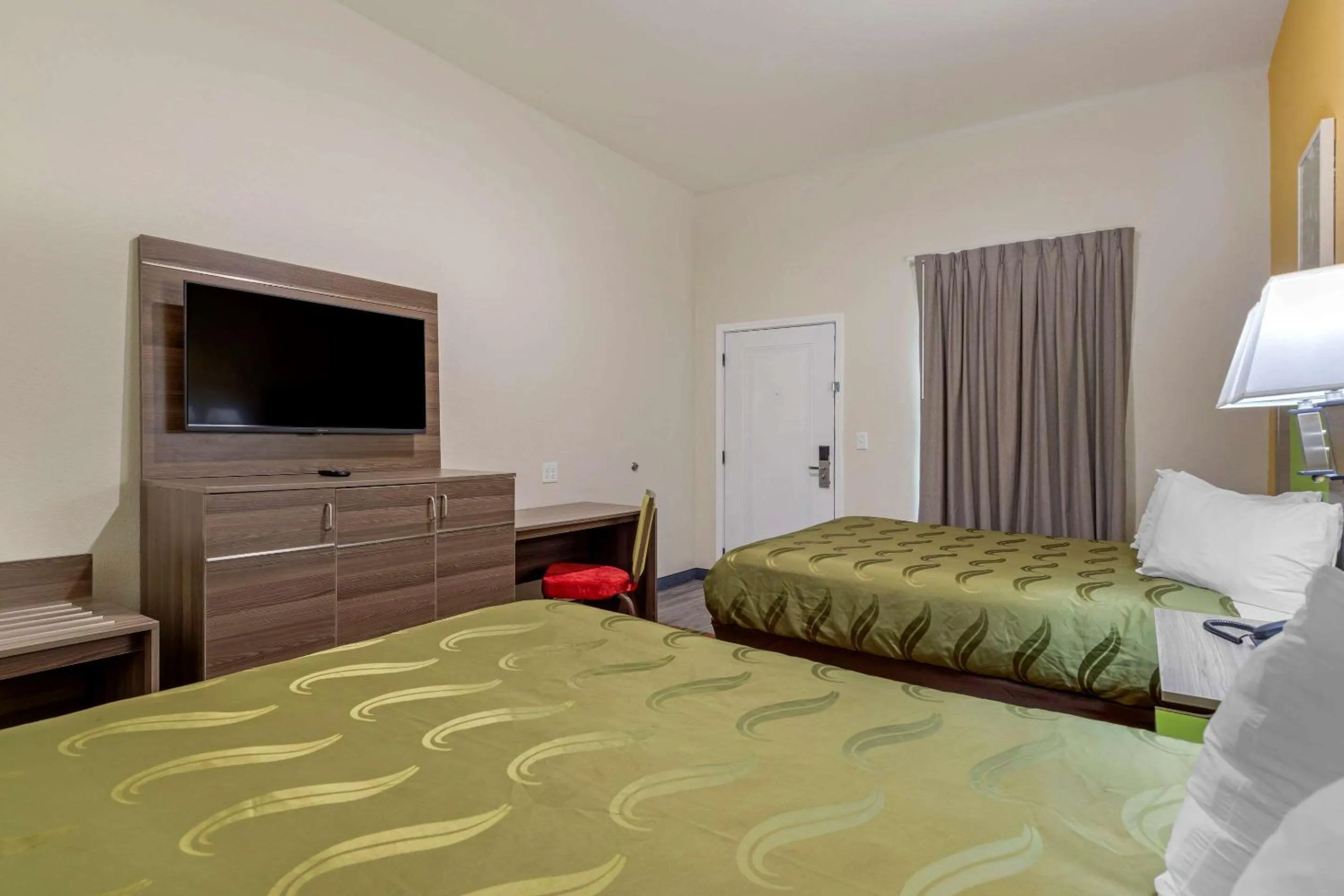 Bedroom, Bed in Quality Inn & Suites Elgin by Choice Hotels