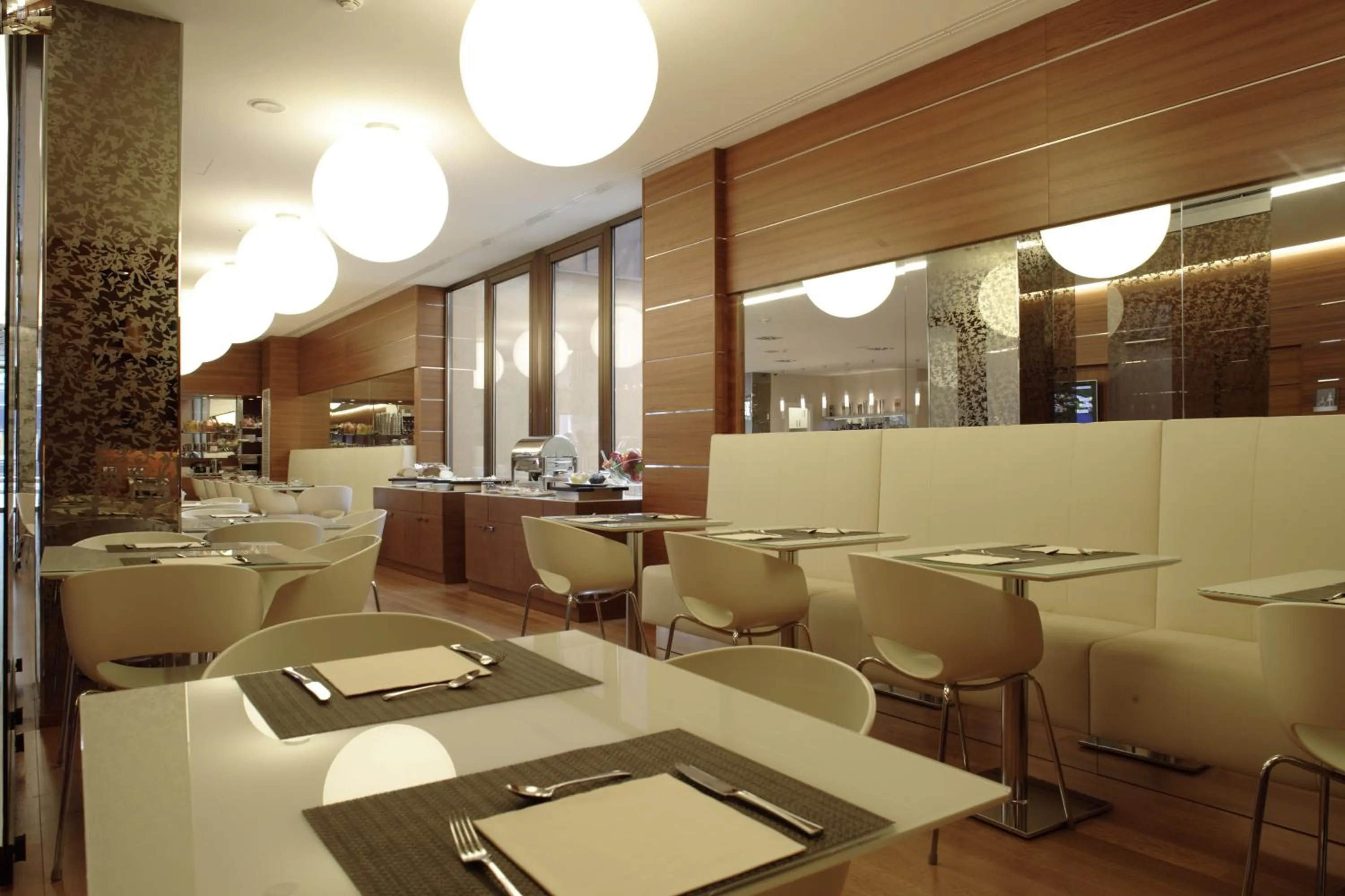 Restaurant/places to eat in Smy Bologna Centrale