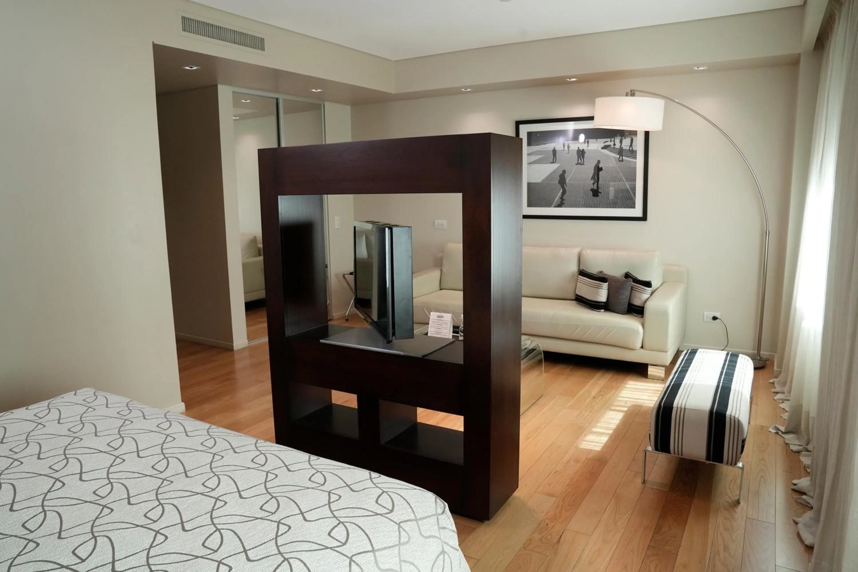 TV and multimedia, Bed in Hotel Metropolitano Supara