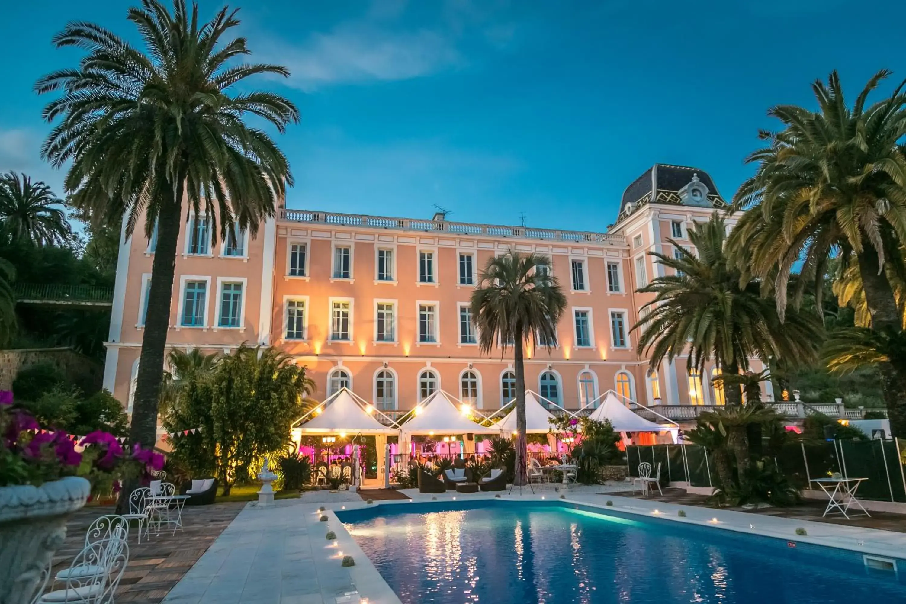 Pool view, Property Building in Hotel l'Orangeraie