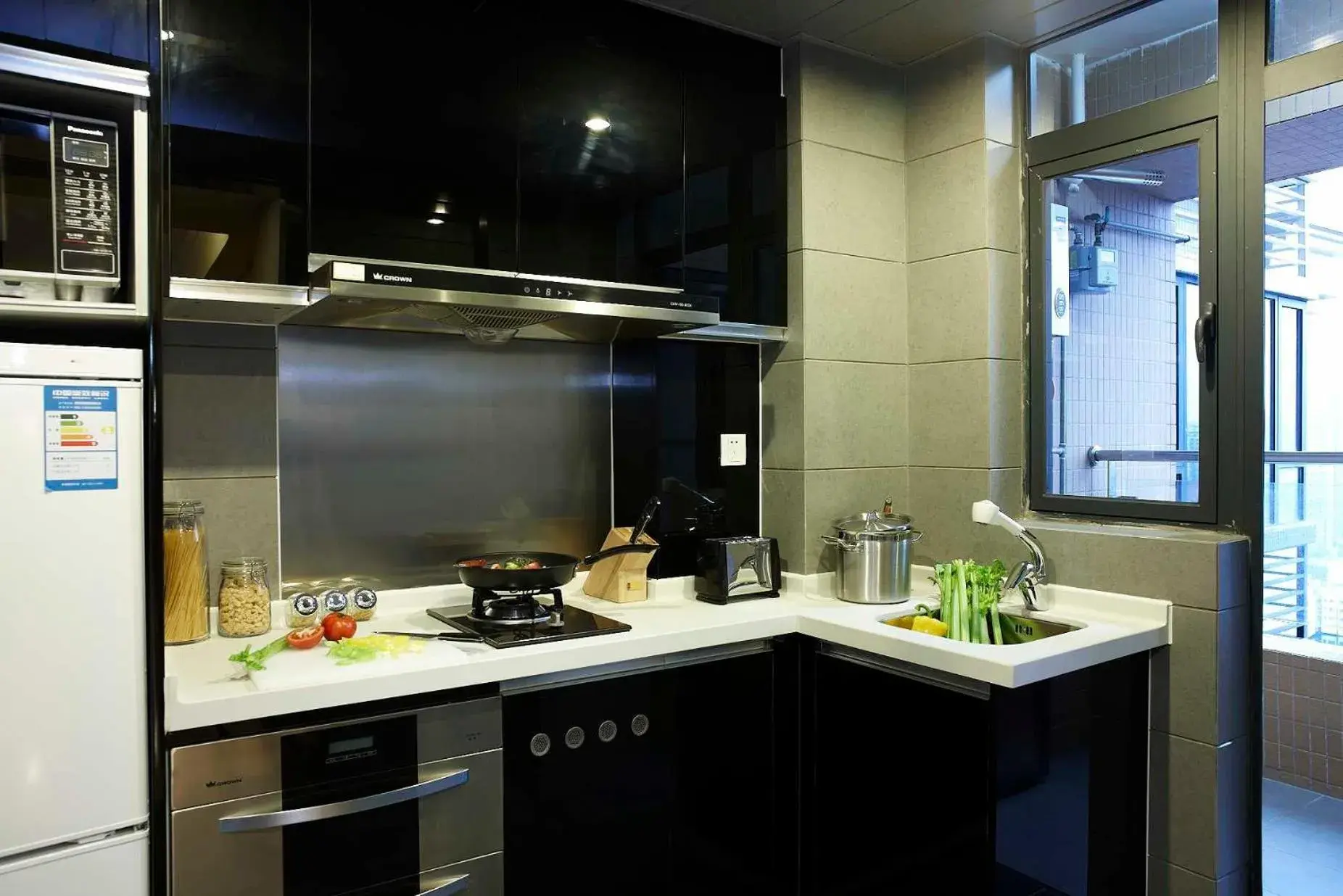 Kitchen/Kitchenette in Dan Executive Hotel Apartment Zhujiang New Town