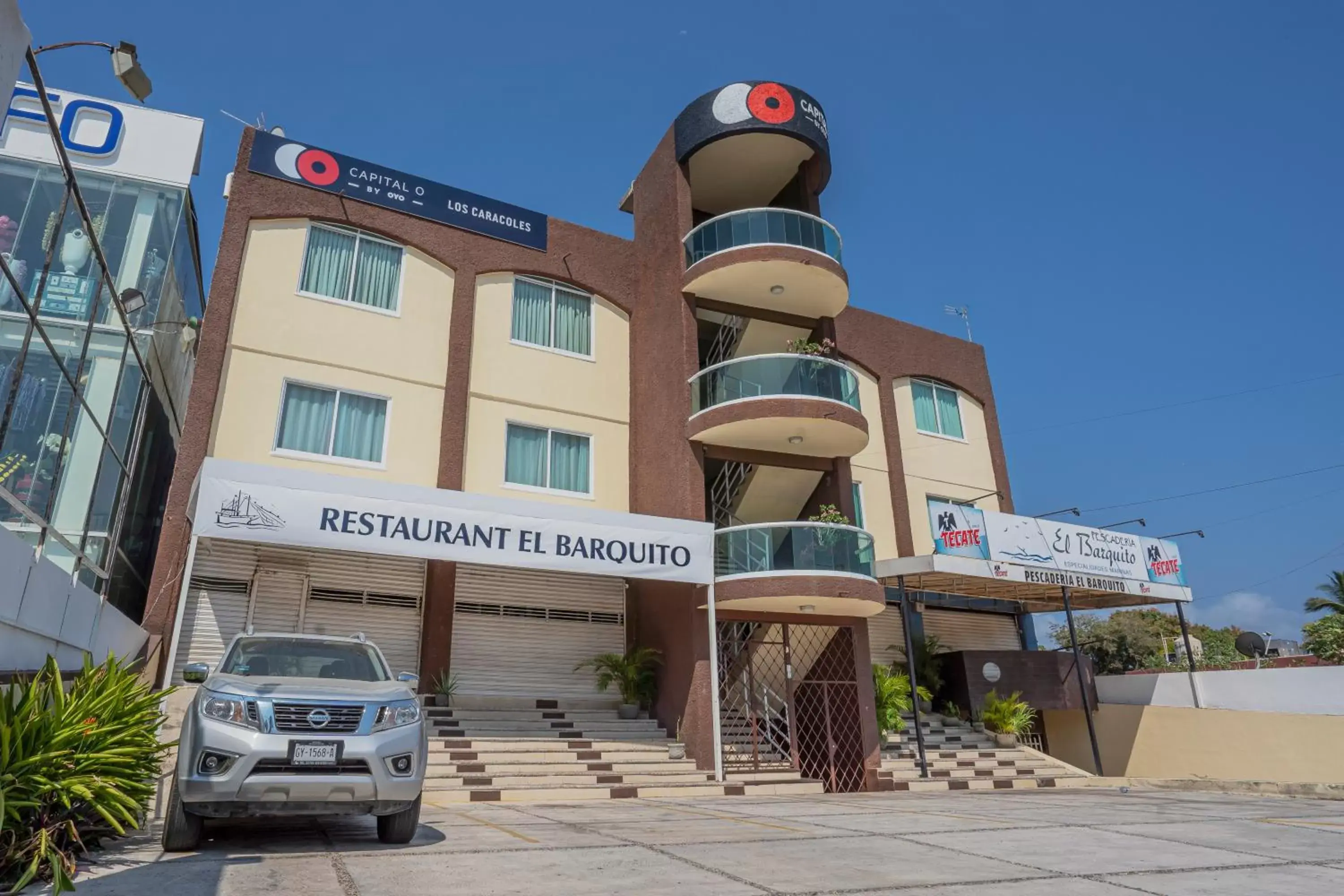 Facade/entrance, Property Building in Capital O Hotel Los Caracoles, Acapulco