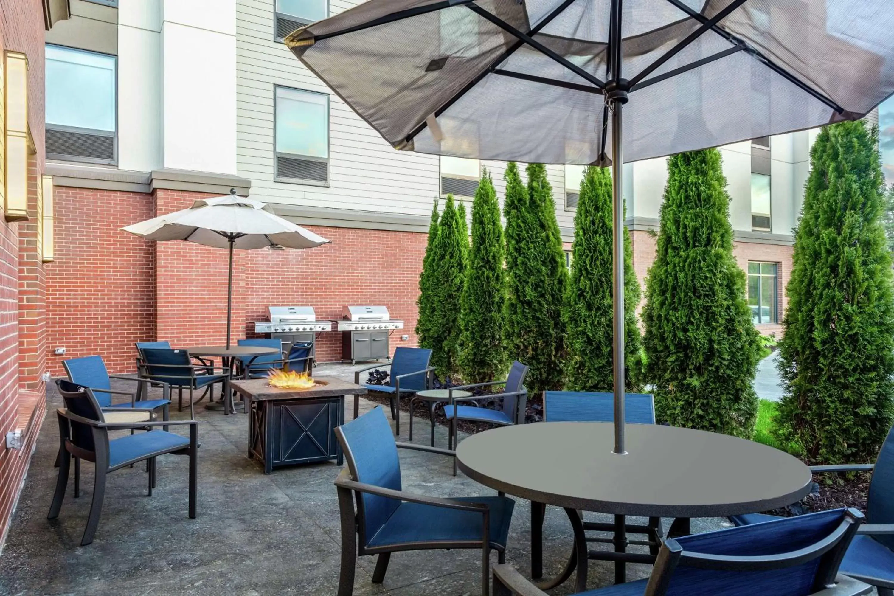 Patio, Restaurant/Places to Eat in Hampton Inn & Suites Kittery