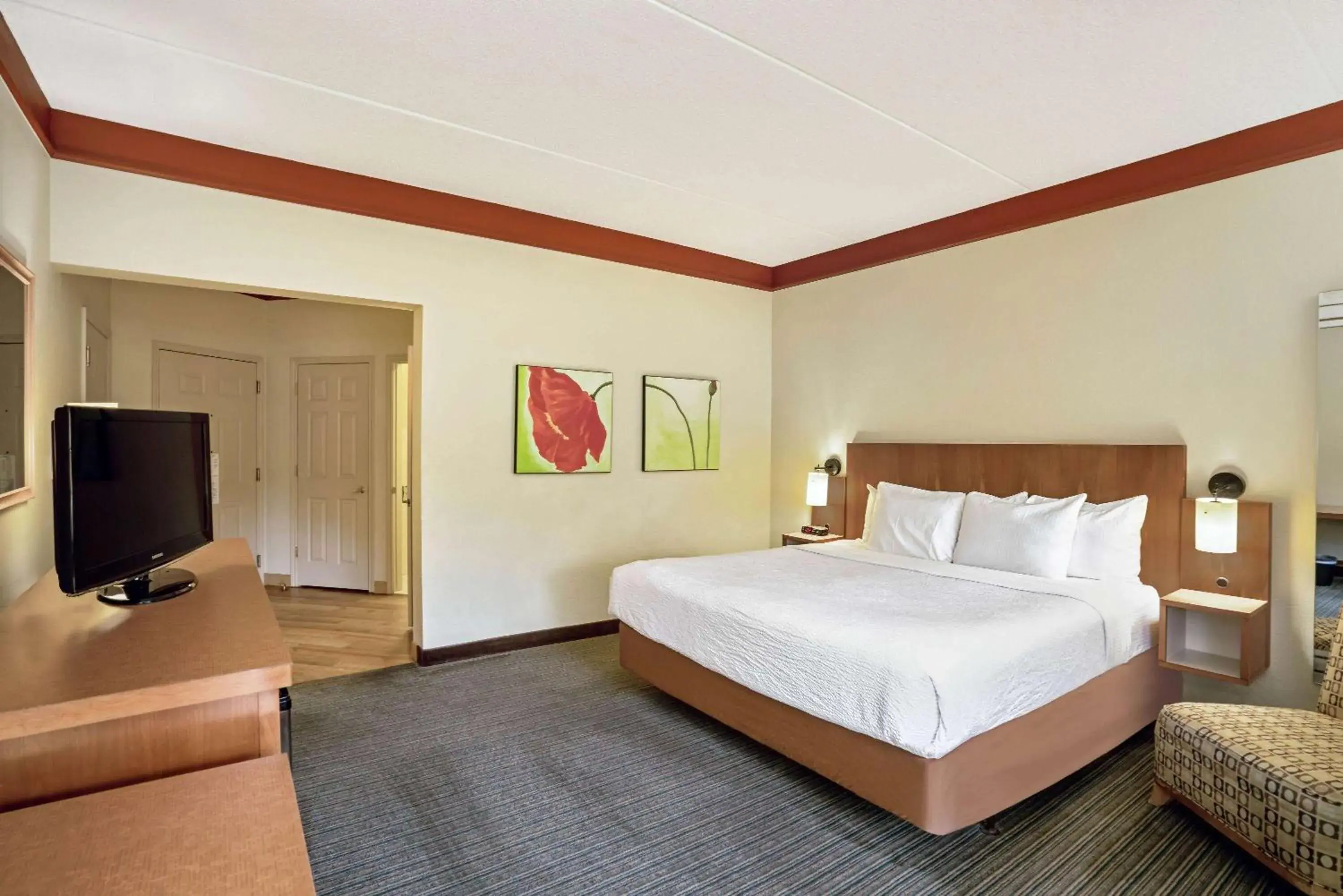 Photo of the whole room, Bed in La Quinta by Wyndham Memphis Primacy Parkway