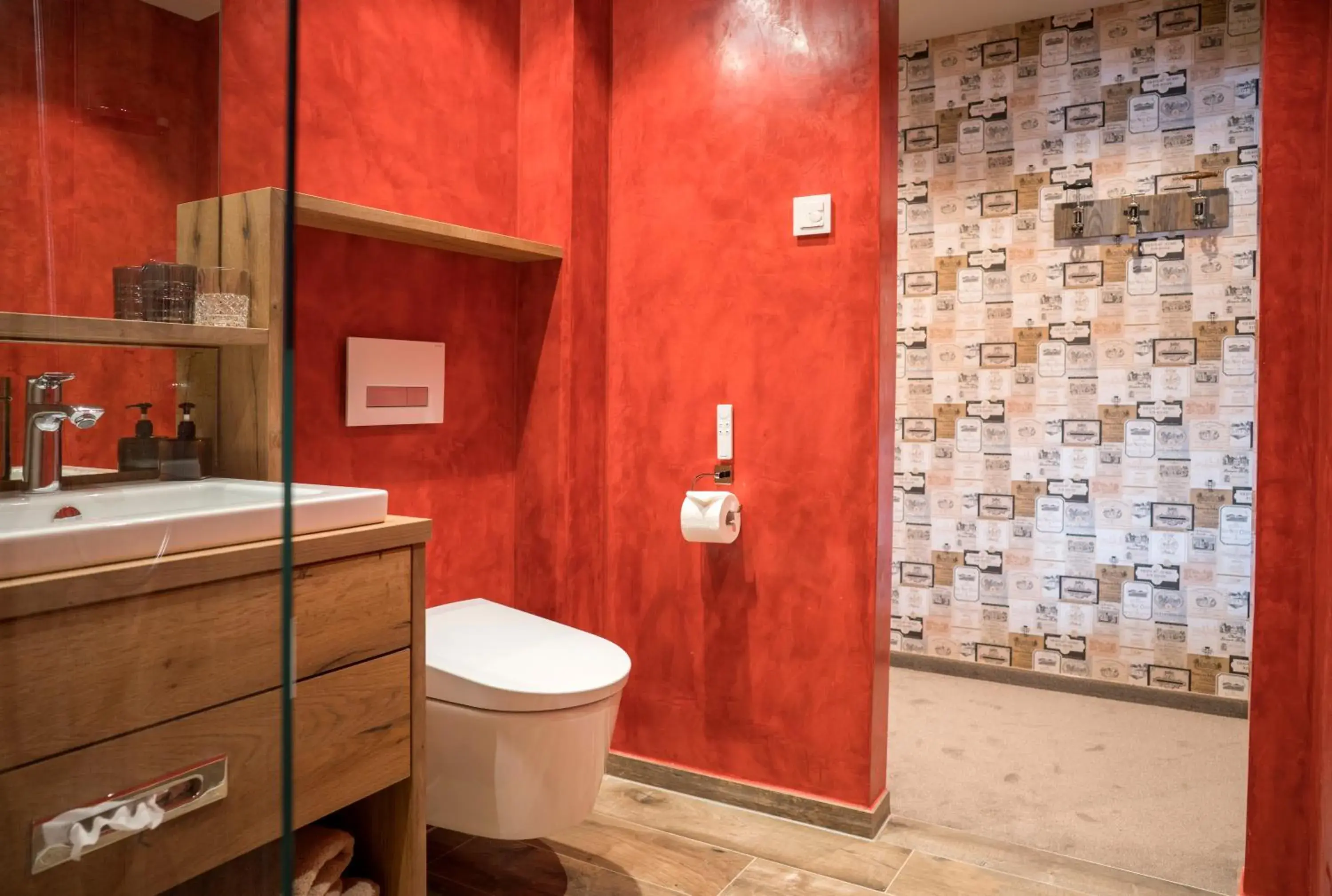 Toilet, Bathroom in Boutique Hotel im Auracher Lochl