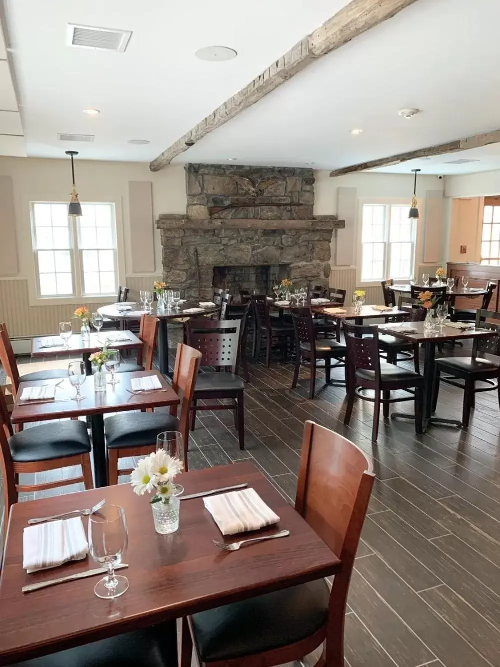 Restaurant/Places to Eat in The General Stanton Inn