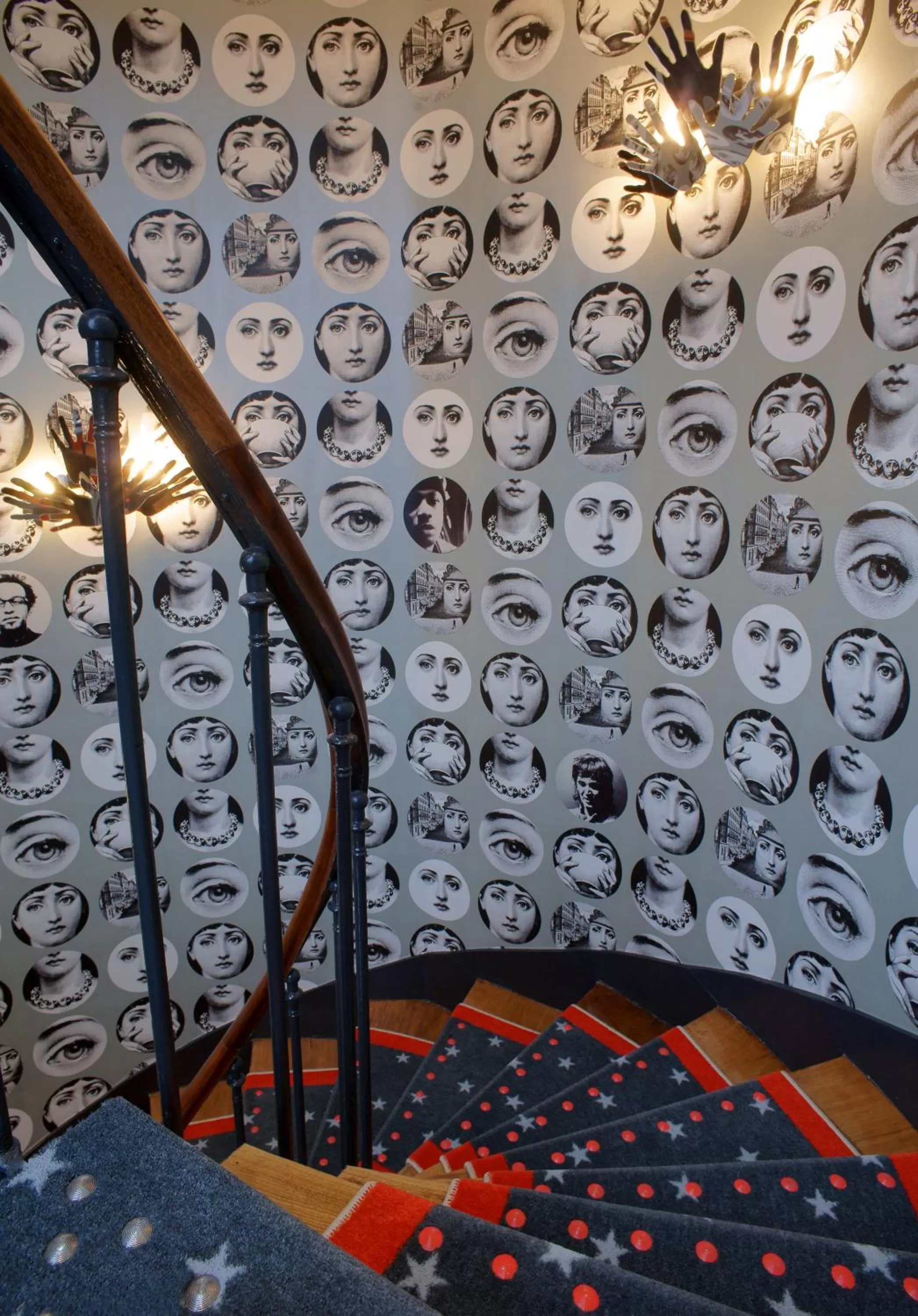 Decorative detail in Hôtel du Triangle d'Or