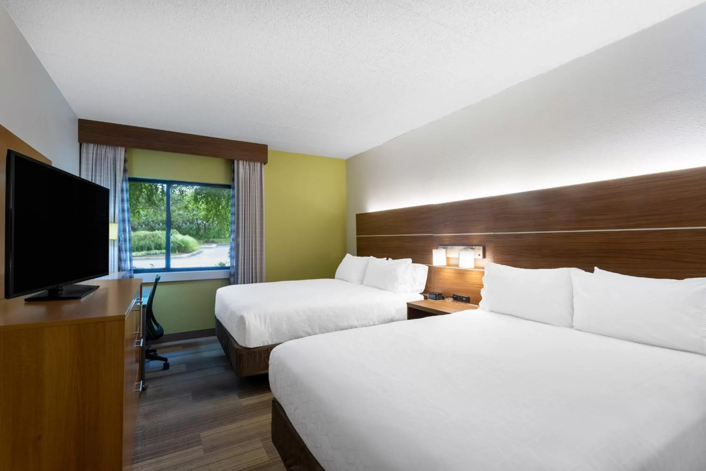 Photo of the whole room, Bed in Holiday Inn Express Hotel & Suites King of Prussia, an IHG Hotel