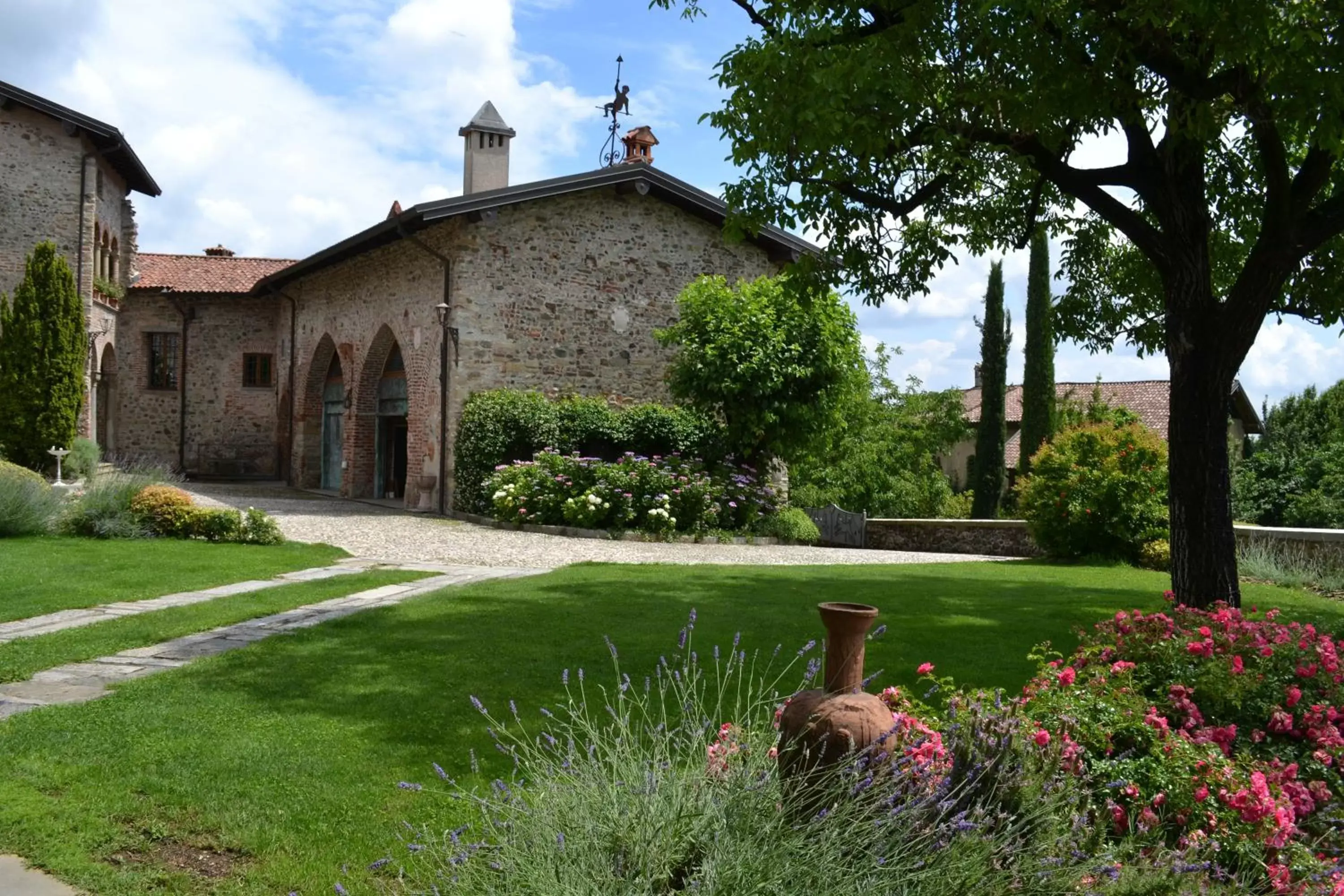 Patio, Garden in Castello di Cernusco Lombardone