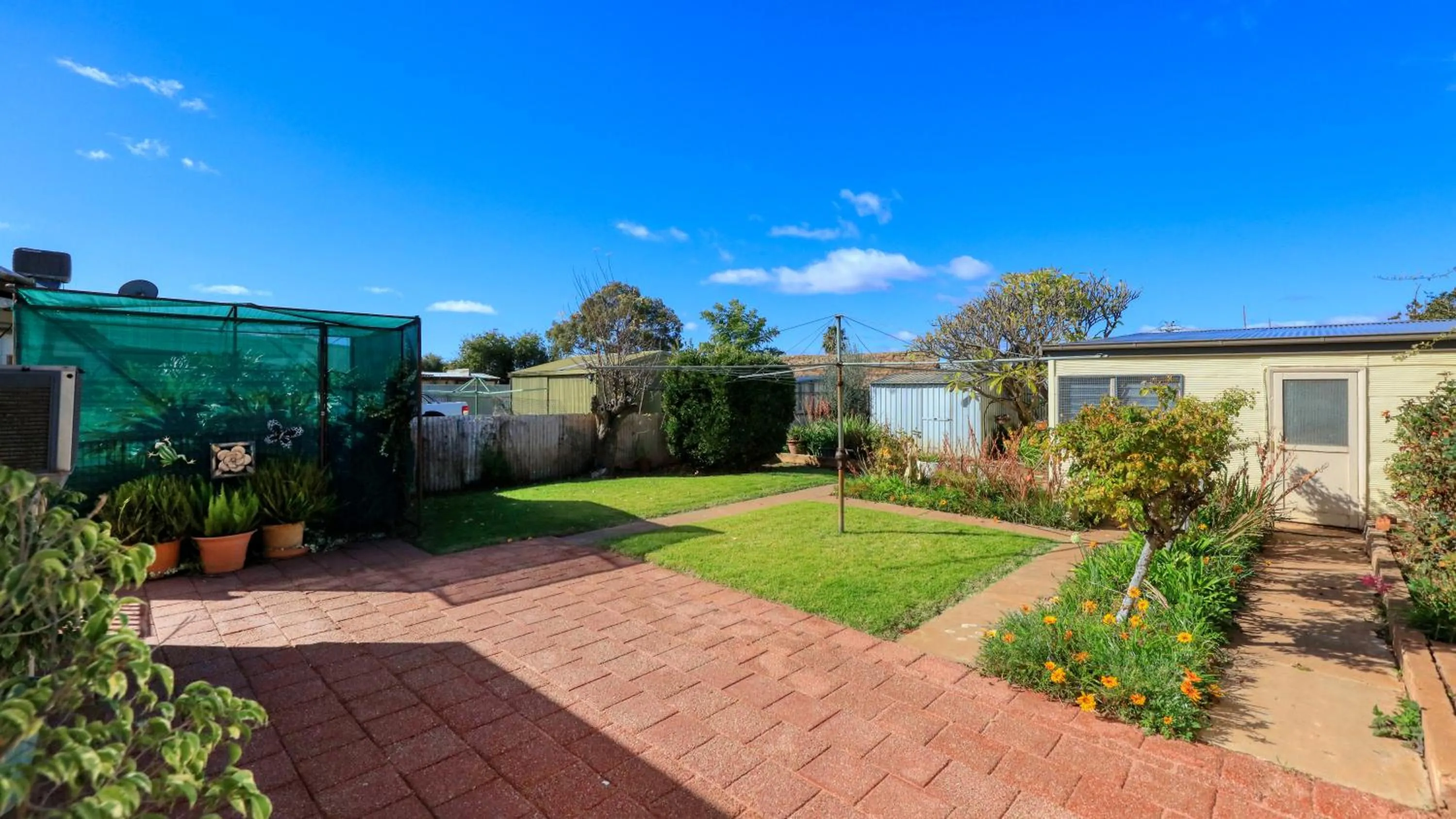 Garden in Charles Rasp Motor Inn & Cottages