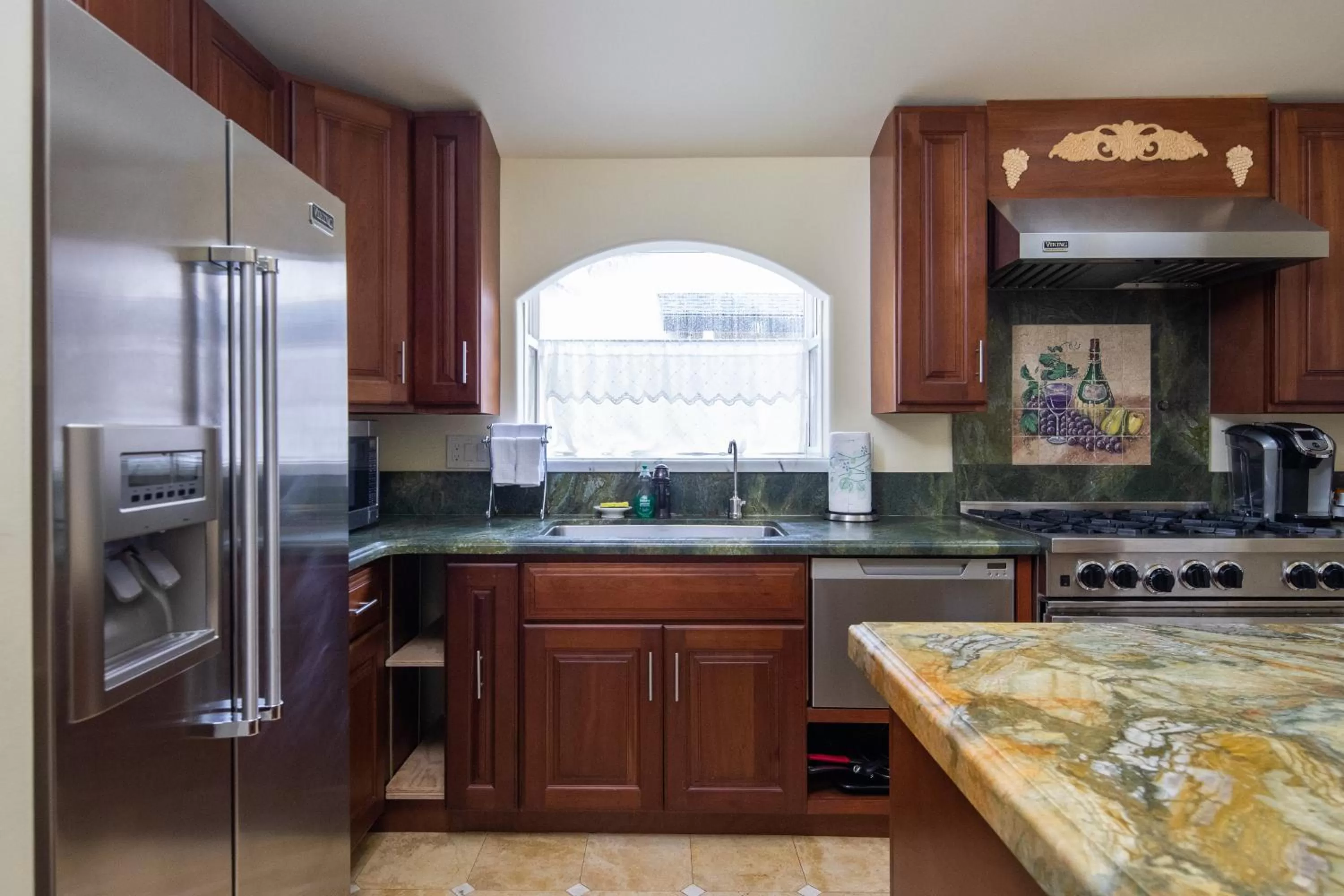 Kitchen or kitchenette in The Vendange Carmel Inn & Suites