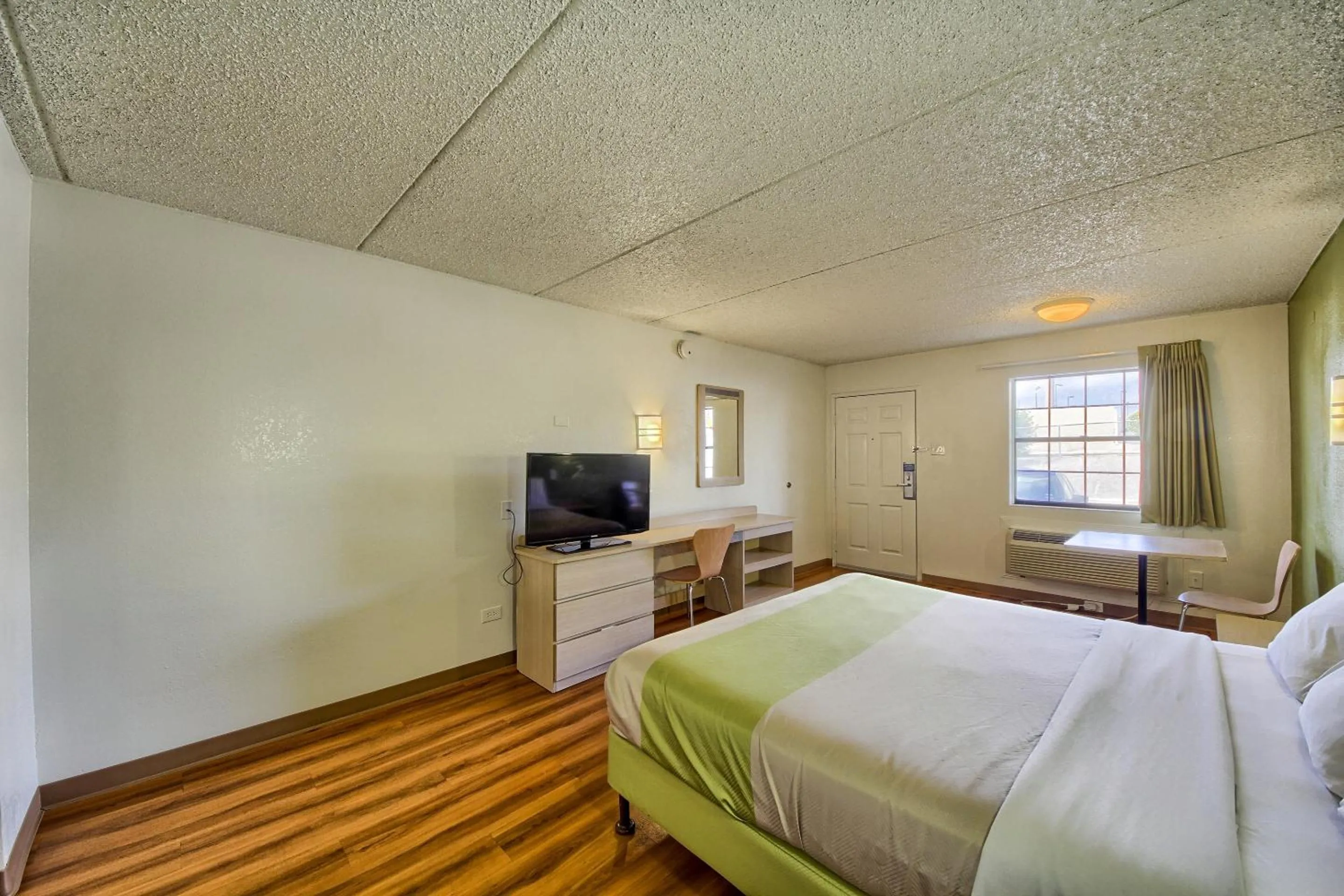 TV and multimedia, Bed in Motel 6-San Antonio, TX - Northwest Medical Center