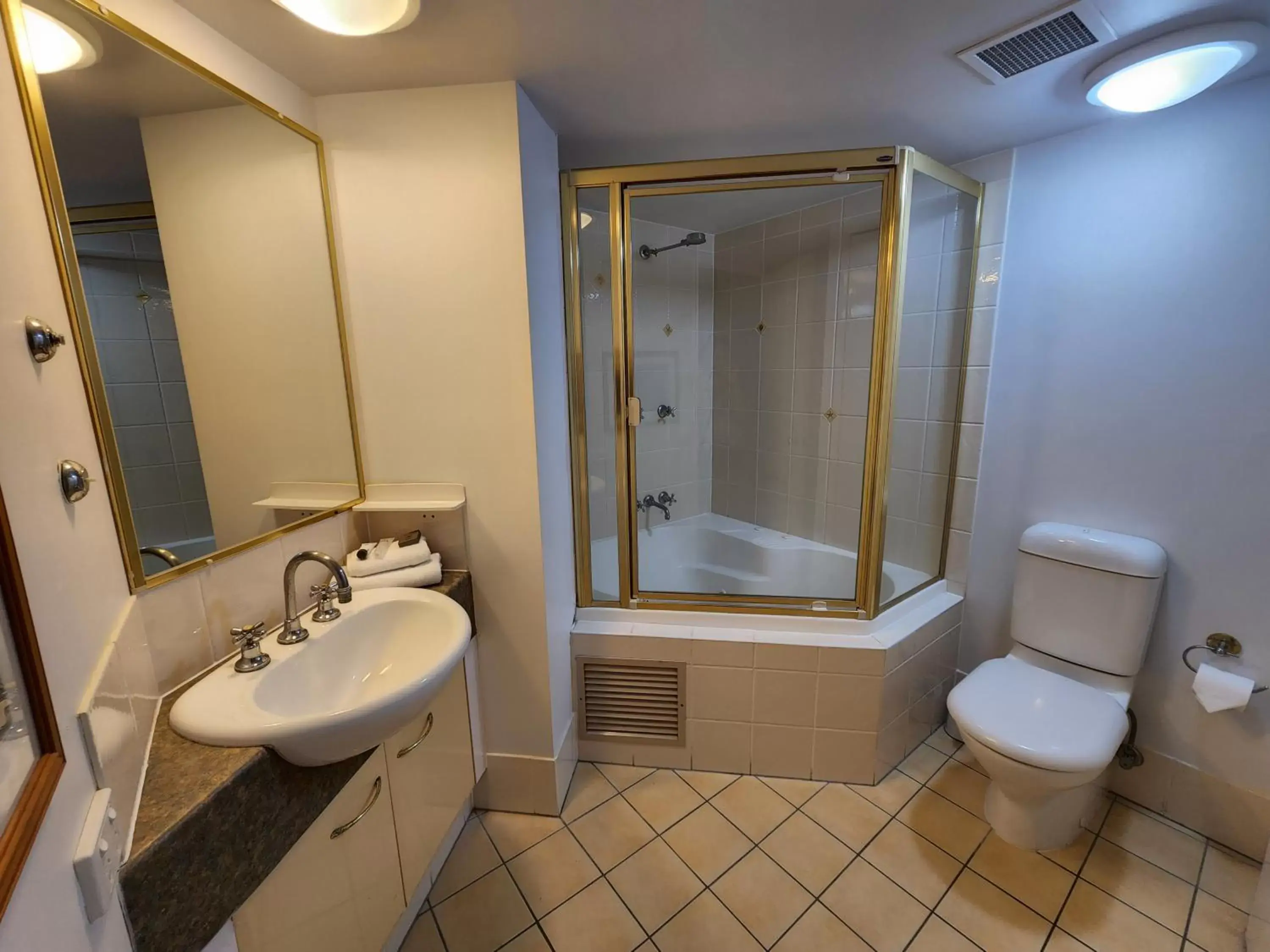 Bathroom in Fairways Golf & Beach Retreat Bribie Island