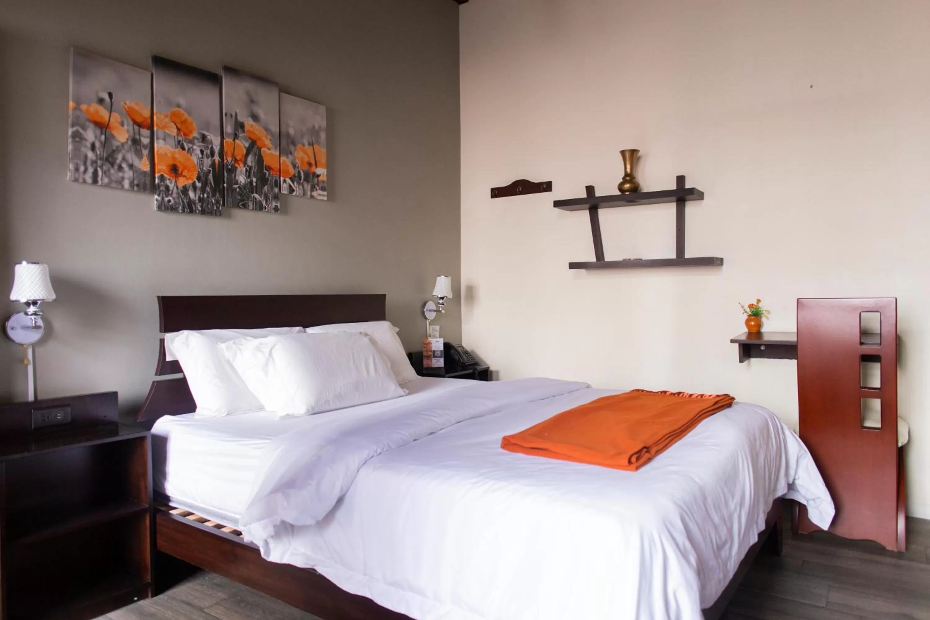 Photo of the whole room, Bed in Hotel Colonial San Agustin