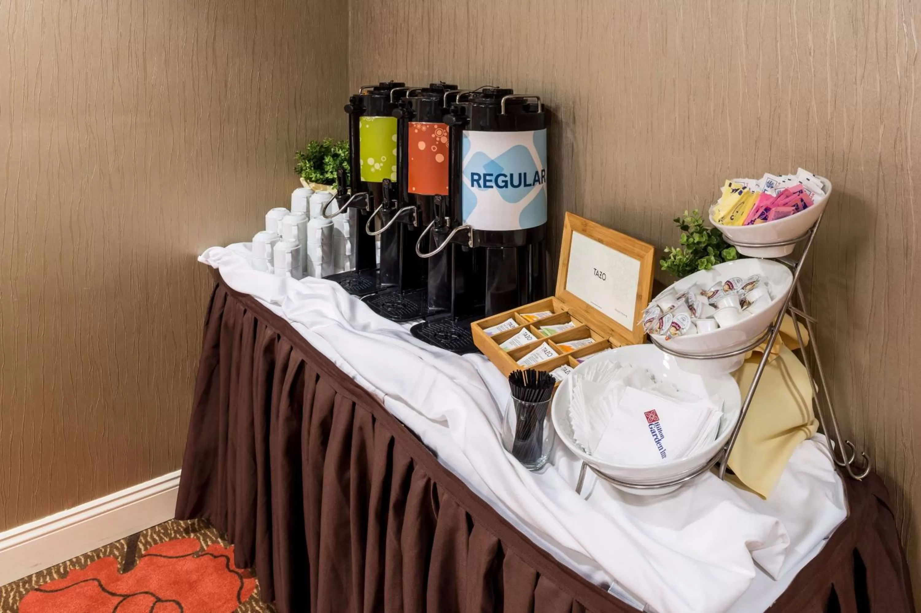 Dining area in Hilton Garden Inn Detroit Southfield