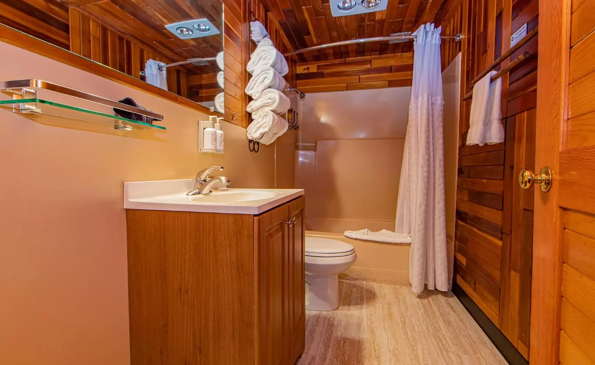 Bathroom in Cooper Spur Mountain Resort