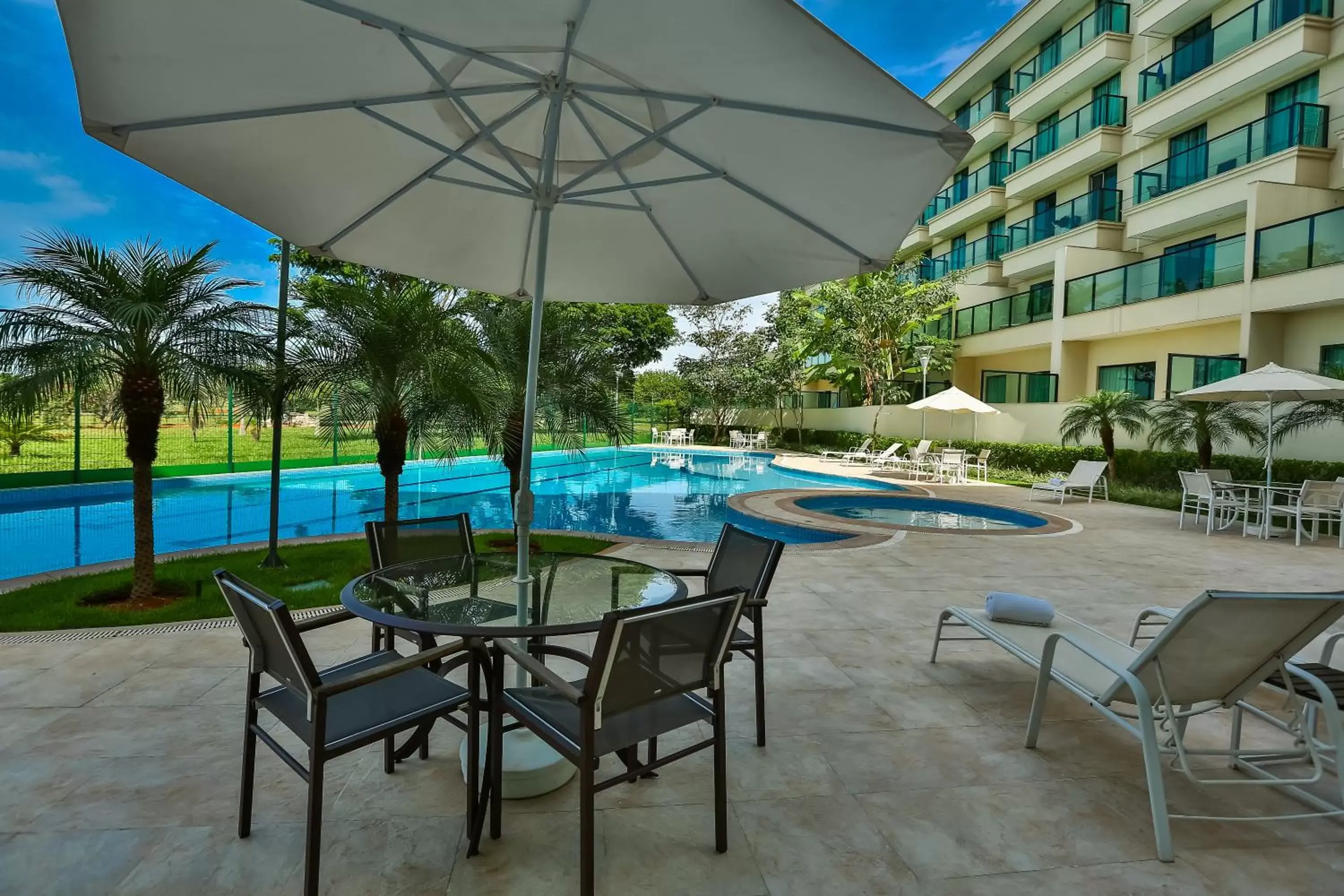 Swimming pool in Quality Hotel & Suites Brasília