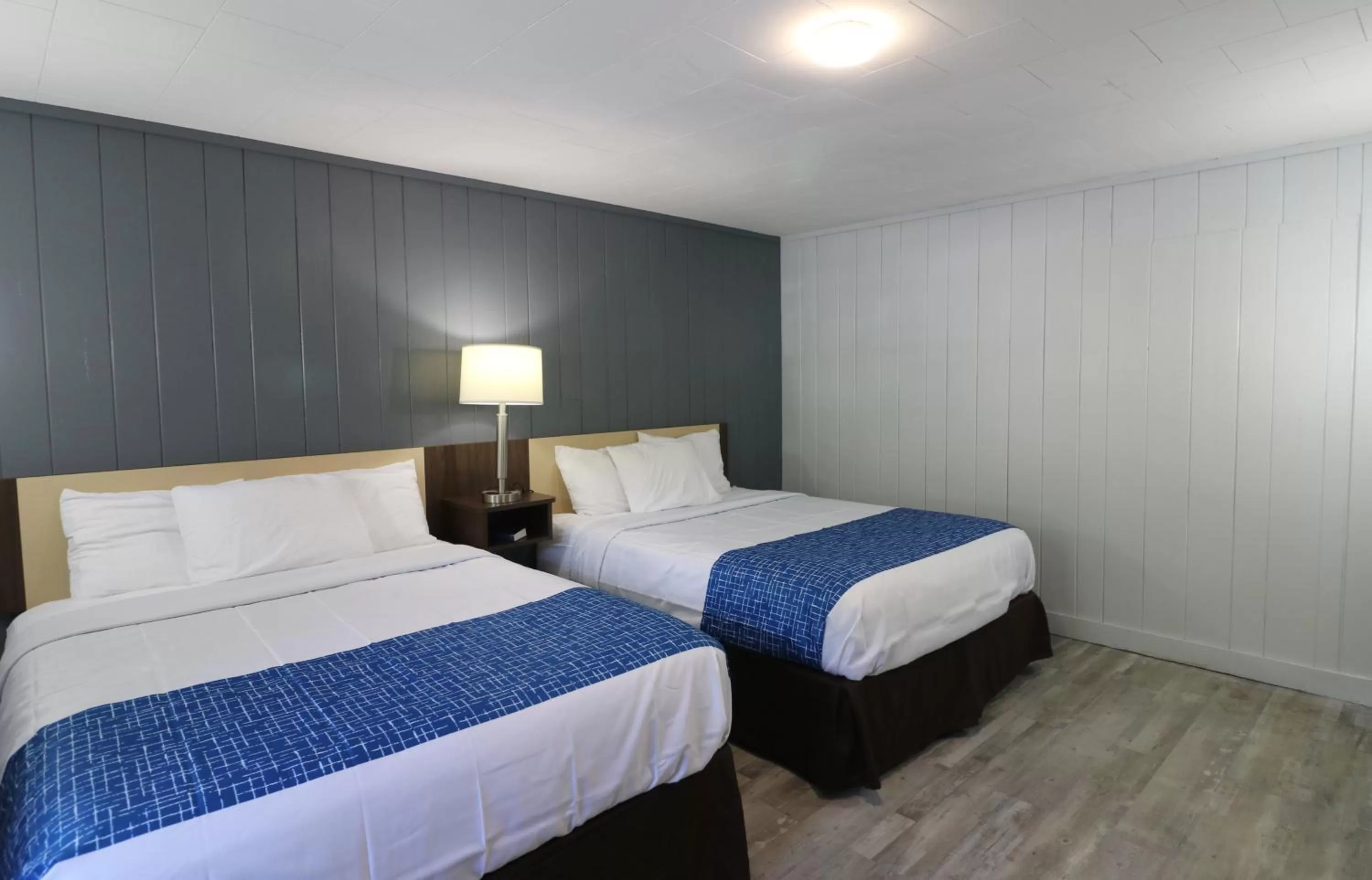 Photo of the whole room, Bed in Travelodge by Wyndham Gatlinburg