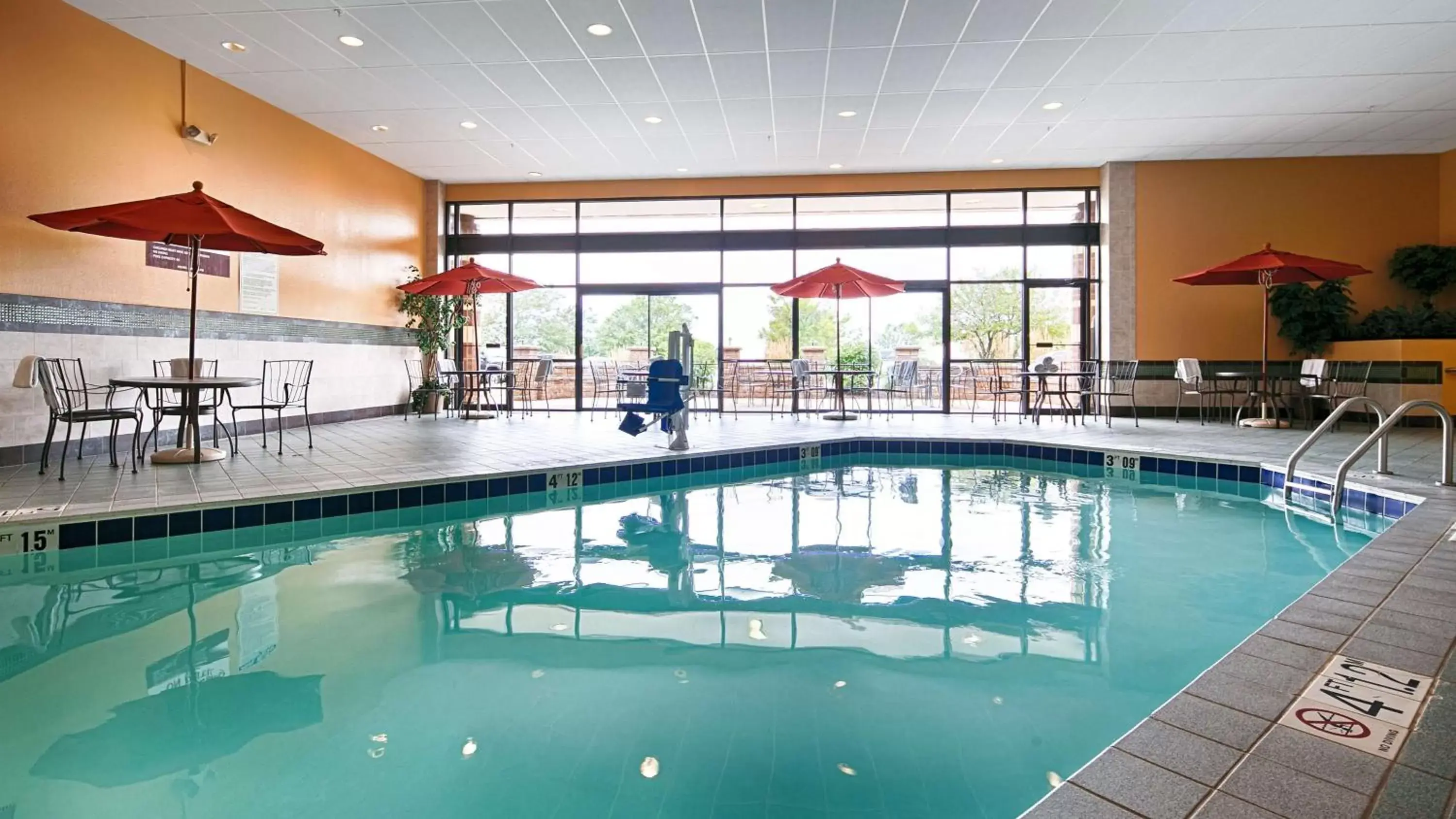 On site, Swimming Pool in Best Western Premier Nicollet Inn