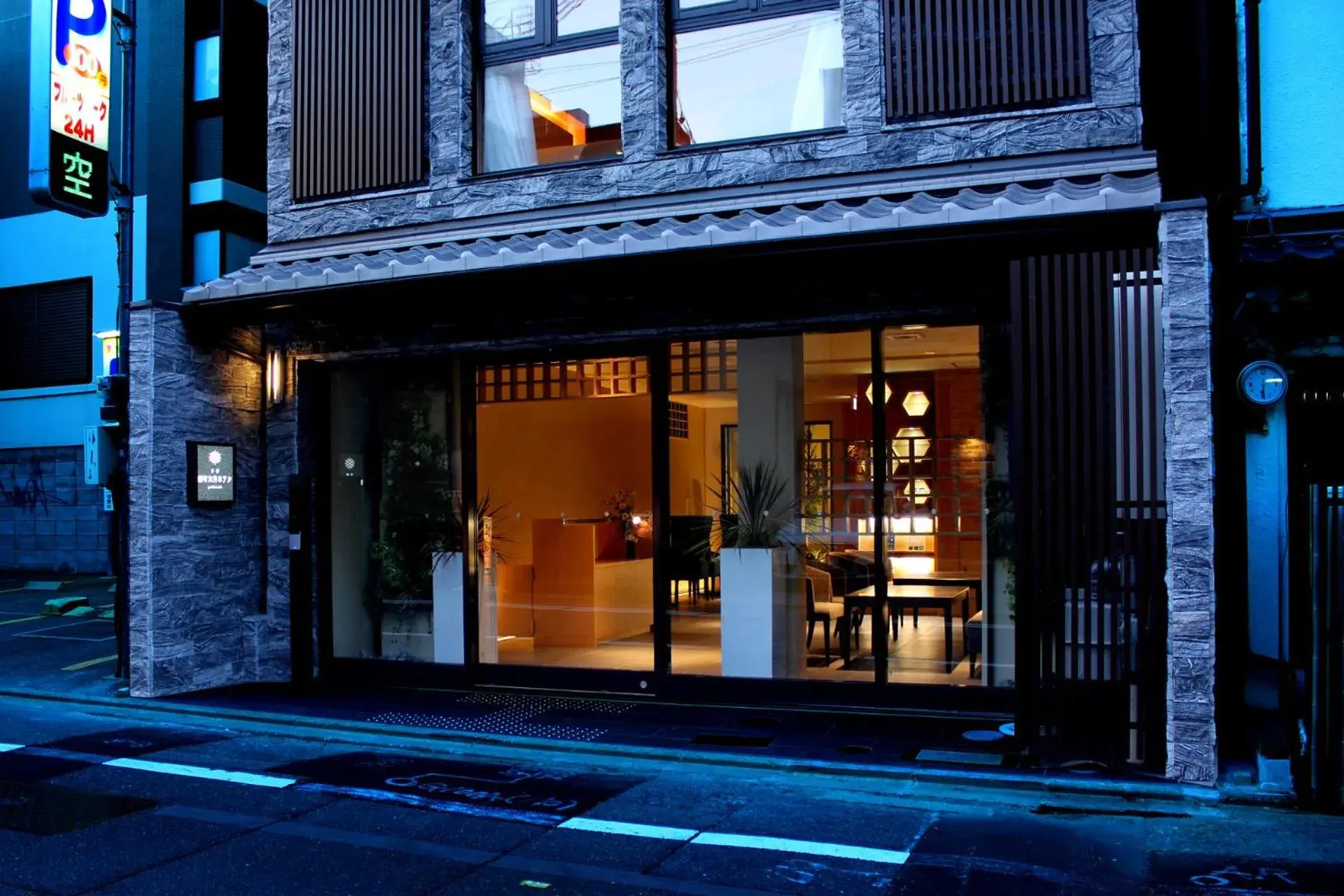 Property building in Kyoto Shinmachi Rokkaku Hotel grandereverie