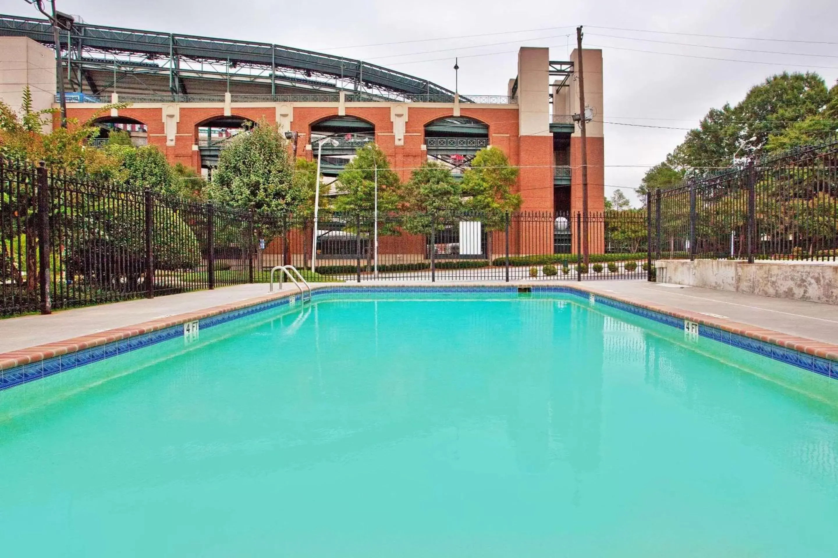 Swimming Pool in Country Inn & Suites Atlanta Downtown