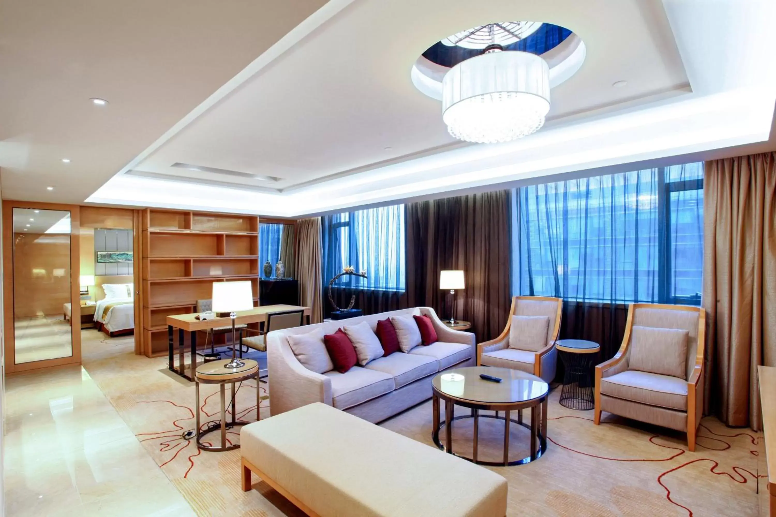 Photo of the whole room, Seating Area in Holiday Inn Chengdu Oriental Plaza, an IHG Hotel