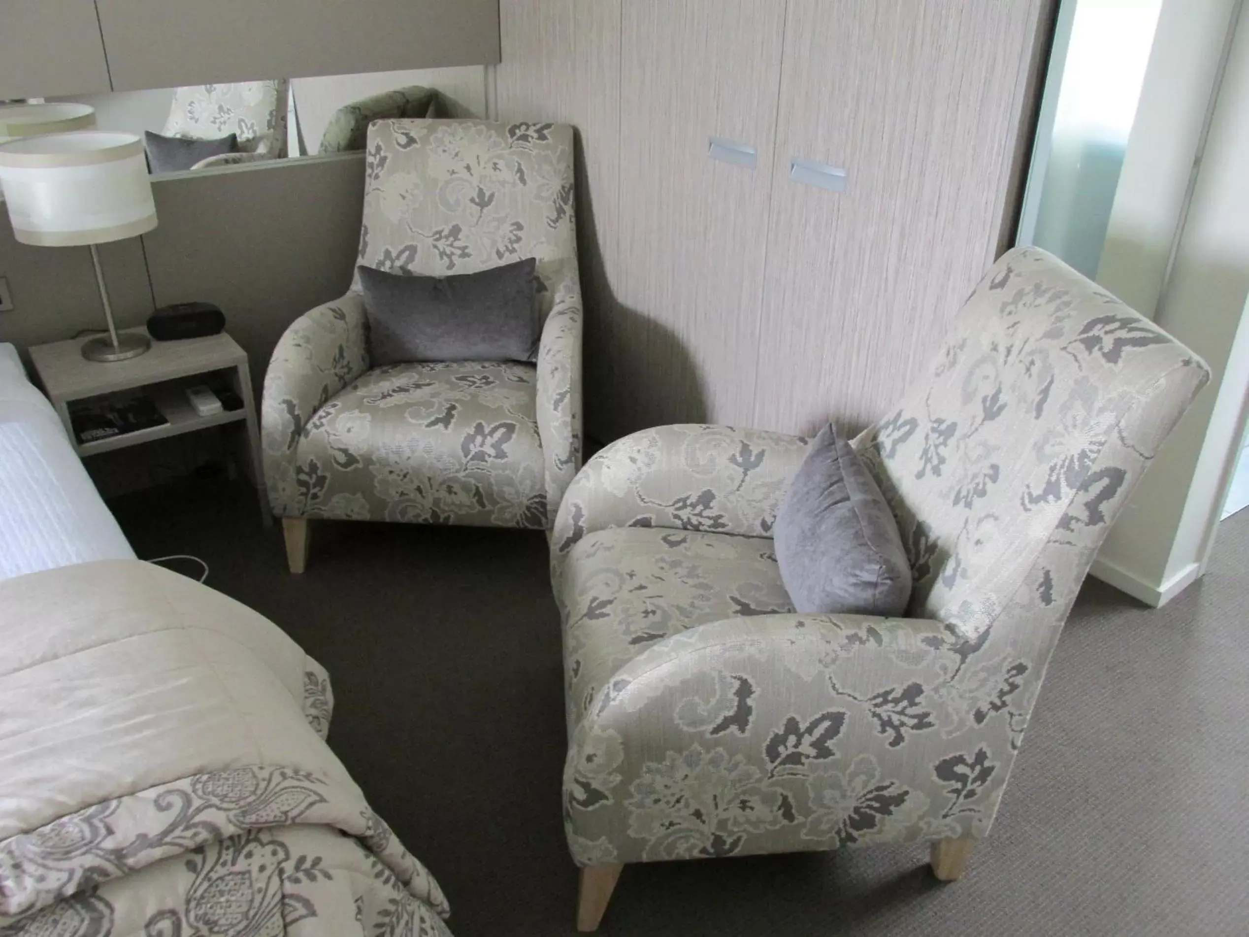 Living room, Seating Area in Airport Gateway Motor Lodge