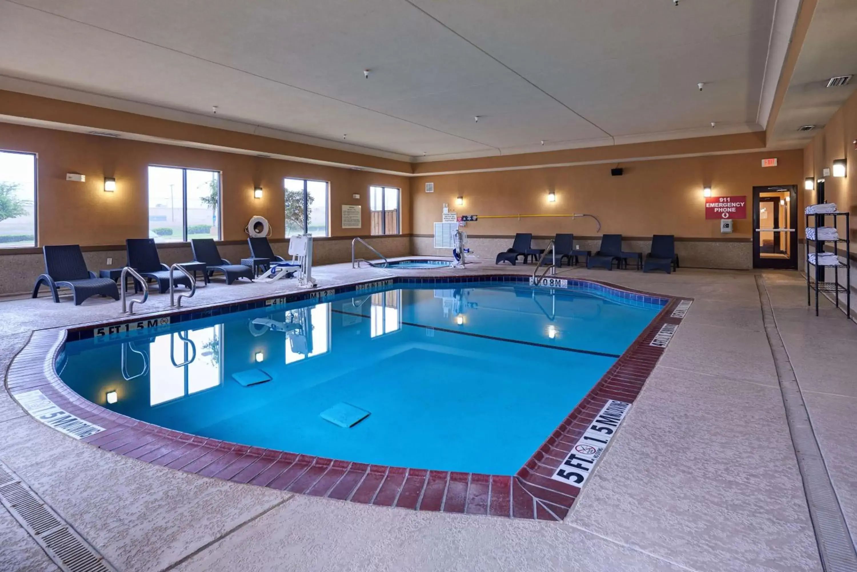 Business facilities, Swimming Pool in Hampton Inn & Suites Longview North