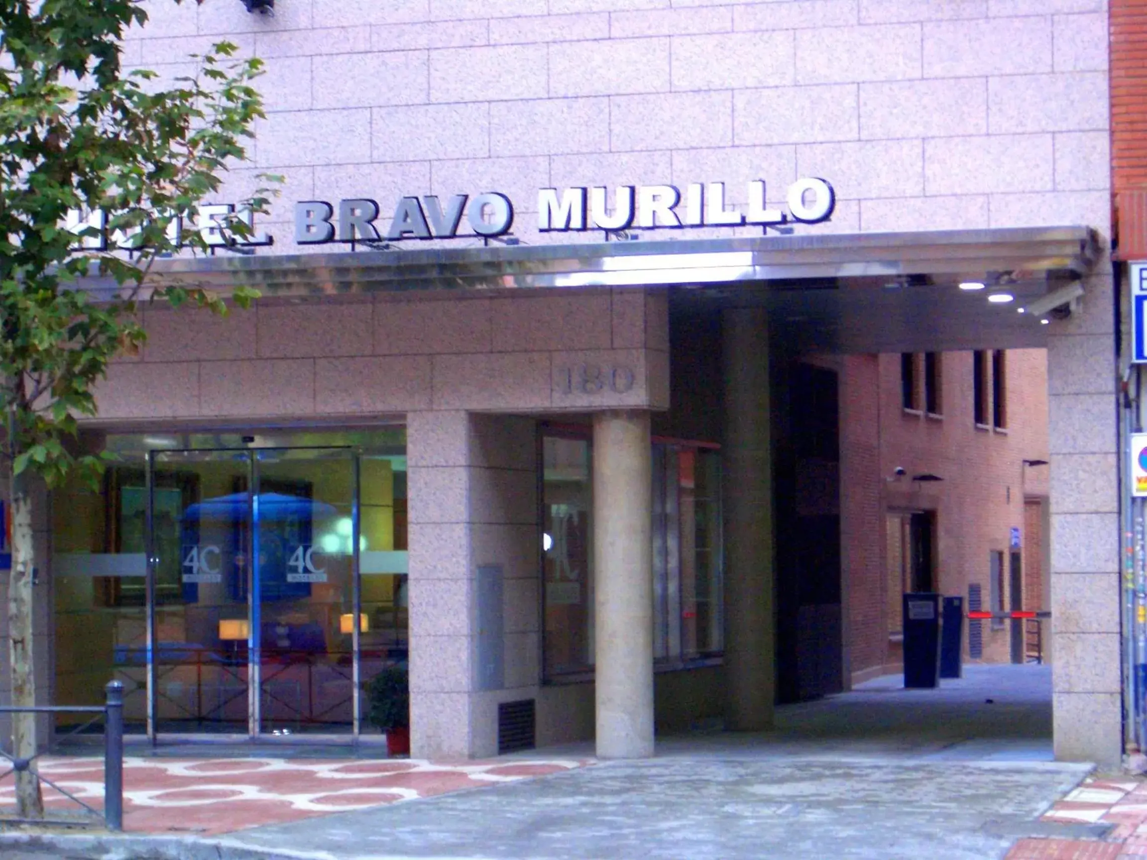 Facade/entrance in 4C Bravo Murillo