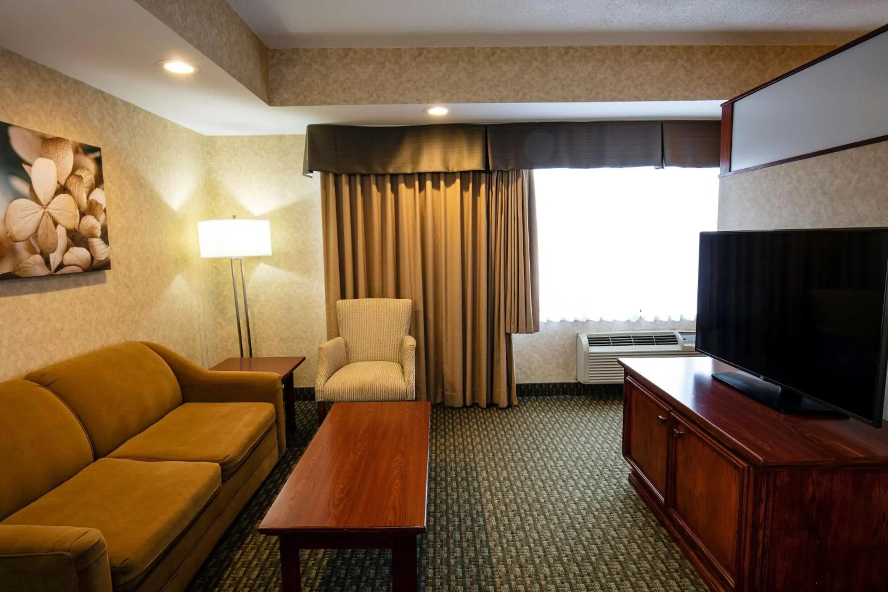 Photo of the whole room, Seating Area in Best Western Voyageur Place Hotel