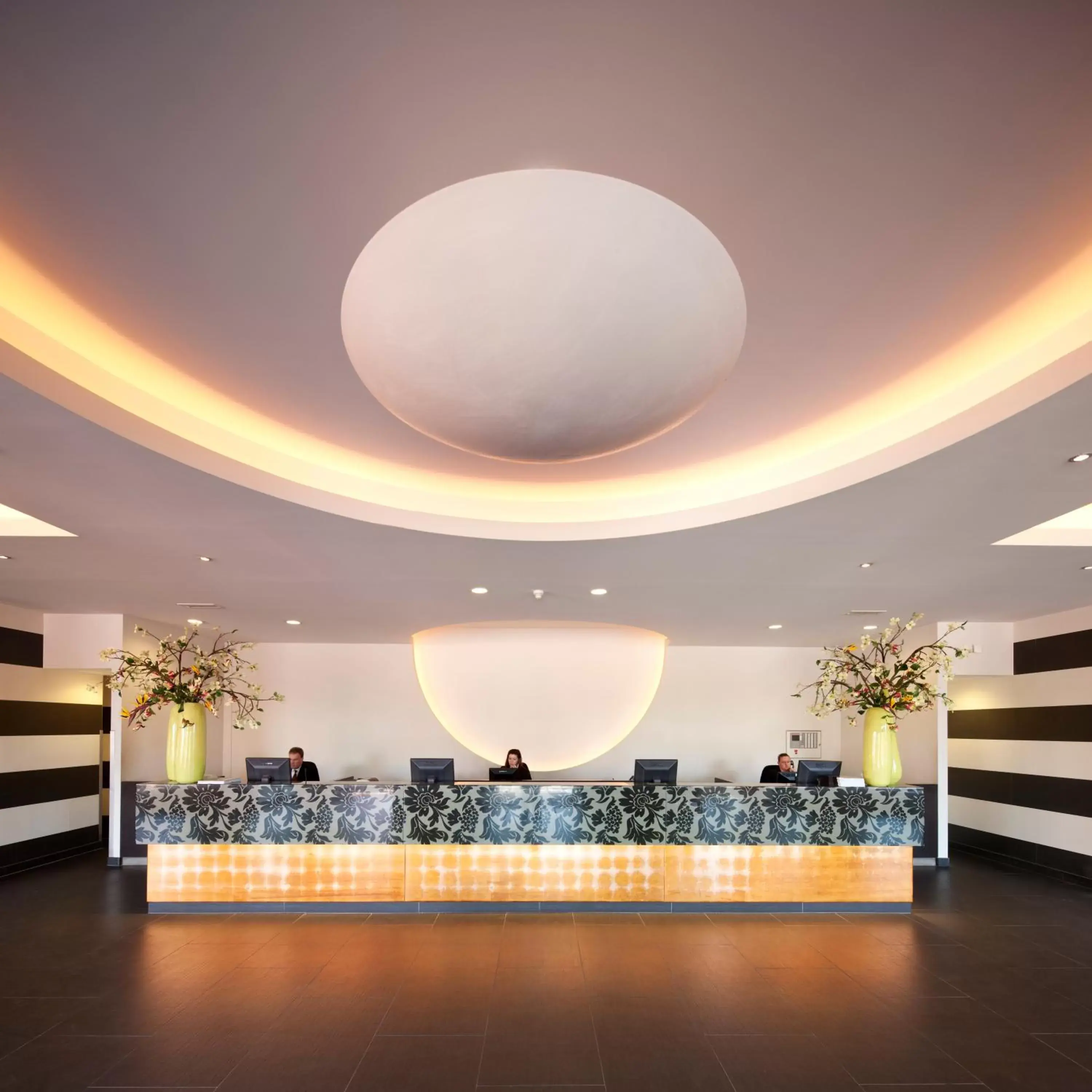 Lobby or reception in Van der Valk Hotel Hilversum/ De Witte Bergen