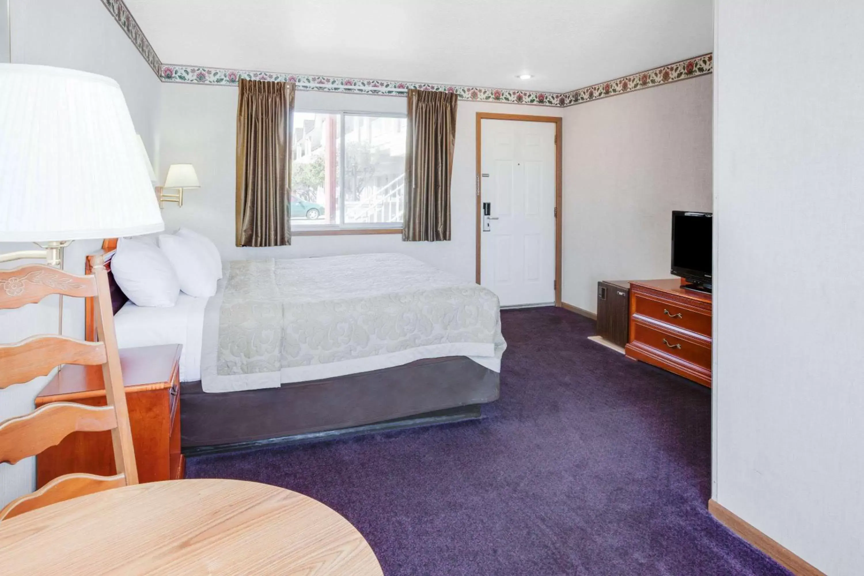 Photo of the whole room, Bed in Super 8 Beachfront by Wyndham Mackinaw City, MI Photo of the whole room, Bed in Super 8 Beachfront by Wyndham Mackinaw City, MI