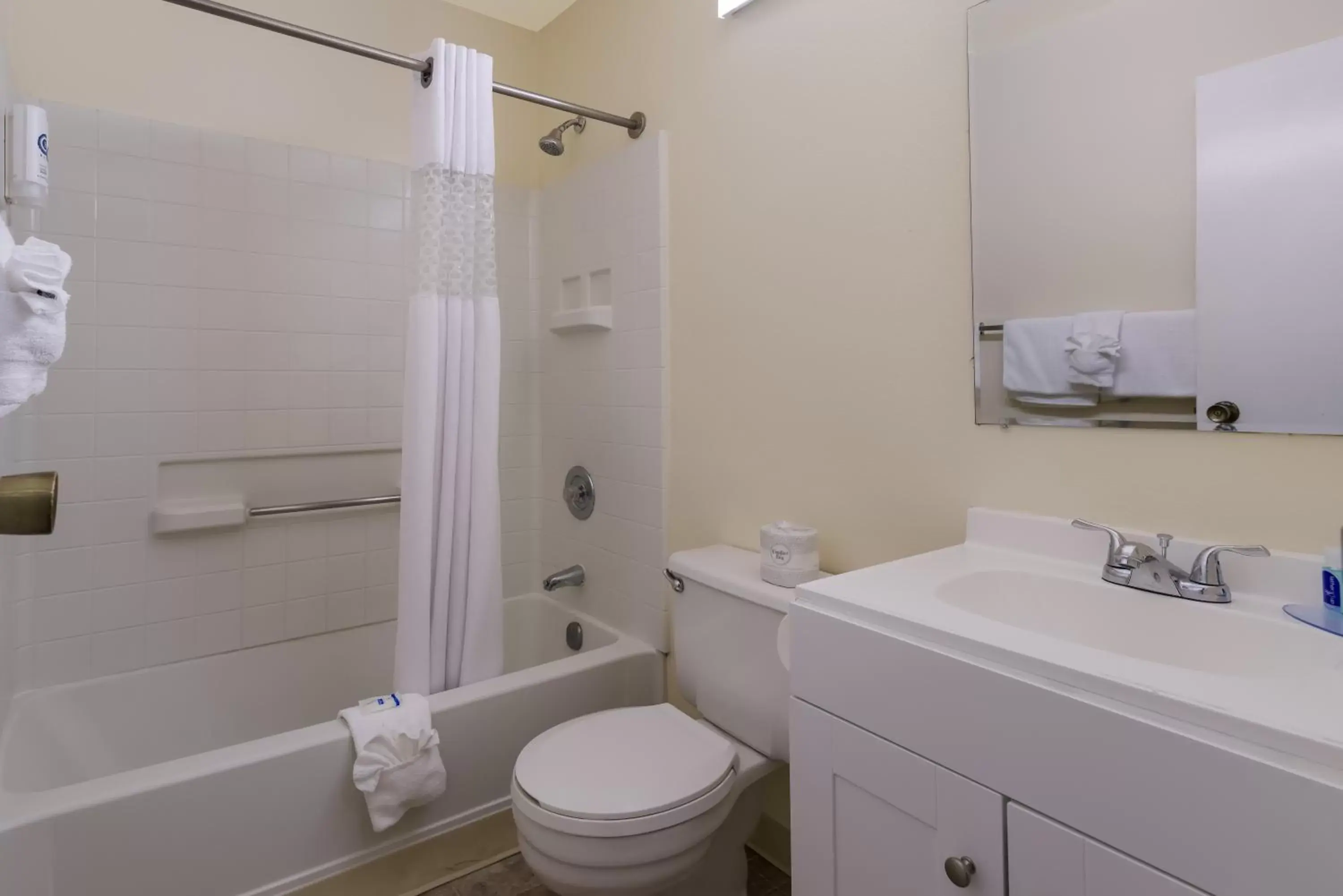 Bathroom in Rodeway Inn Livermore