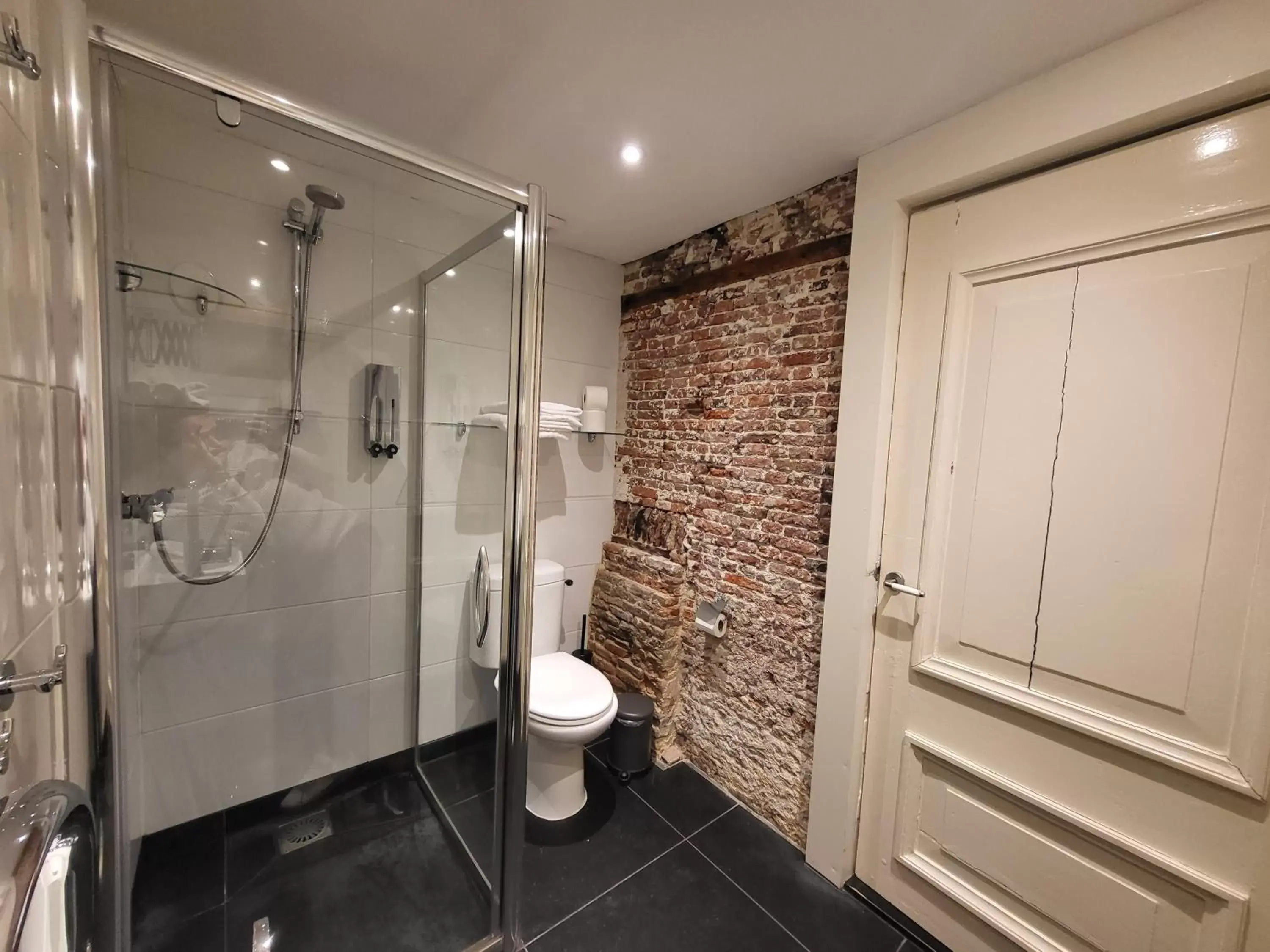 Shower, Bathroom in Huys van Leyden