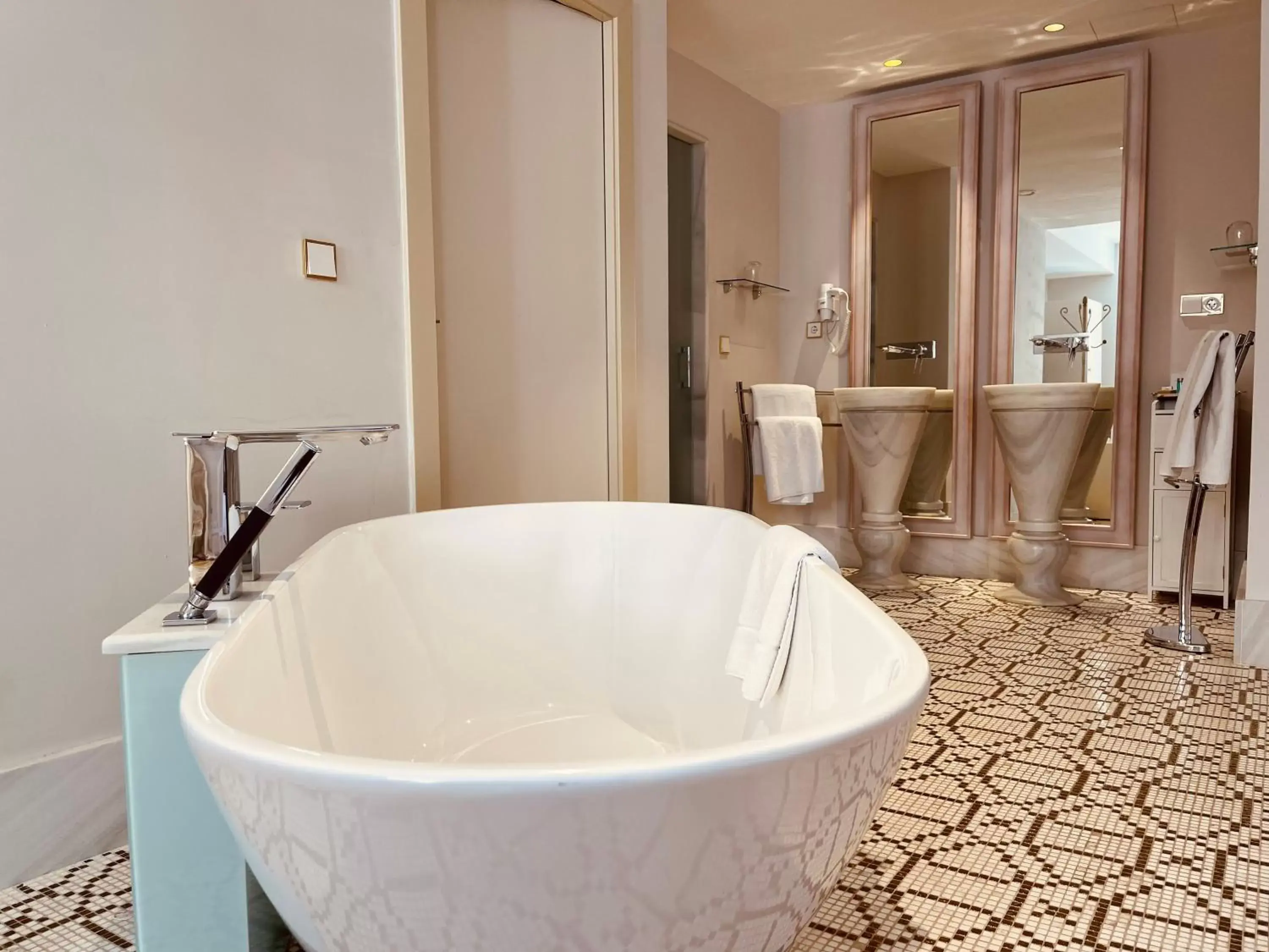 Property building, Bathroom in Hotel Palacio De Úbeda 5 G.L