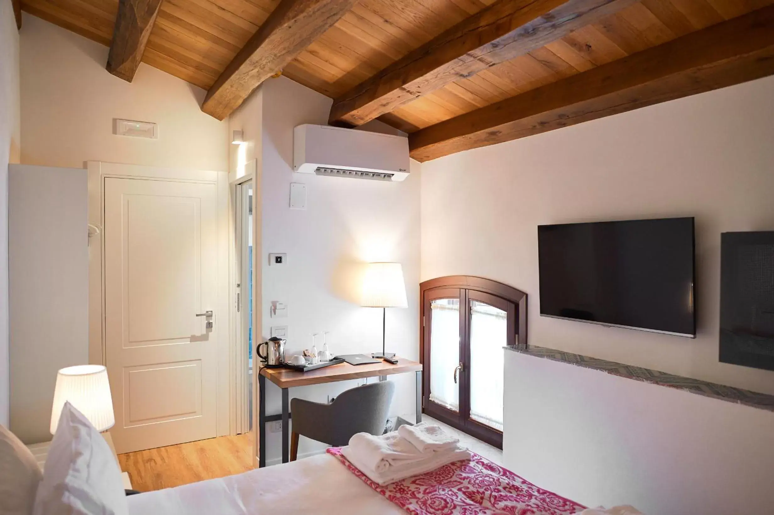 Photo of the whole room, TV/Entertainment Center in Sopra Le Mura