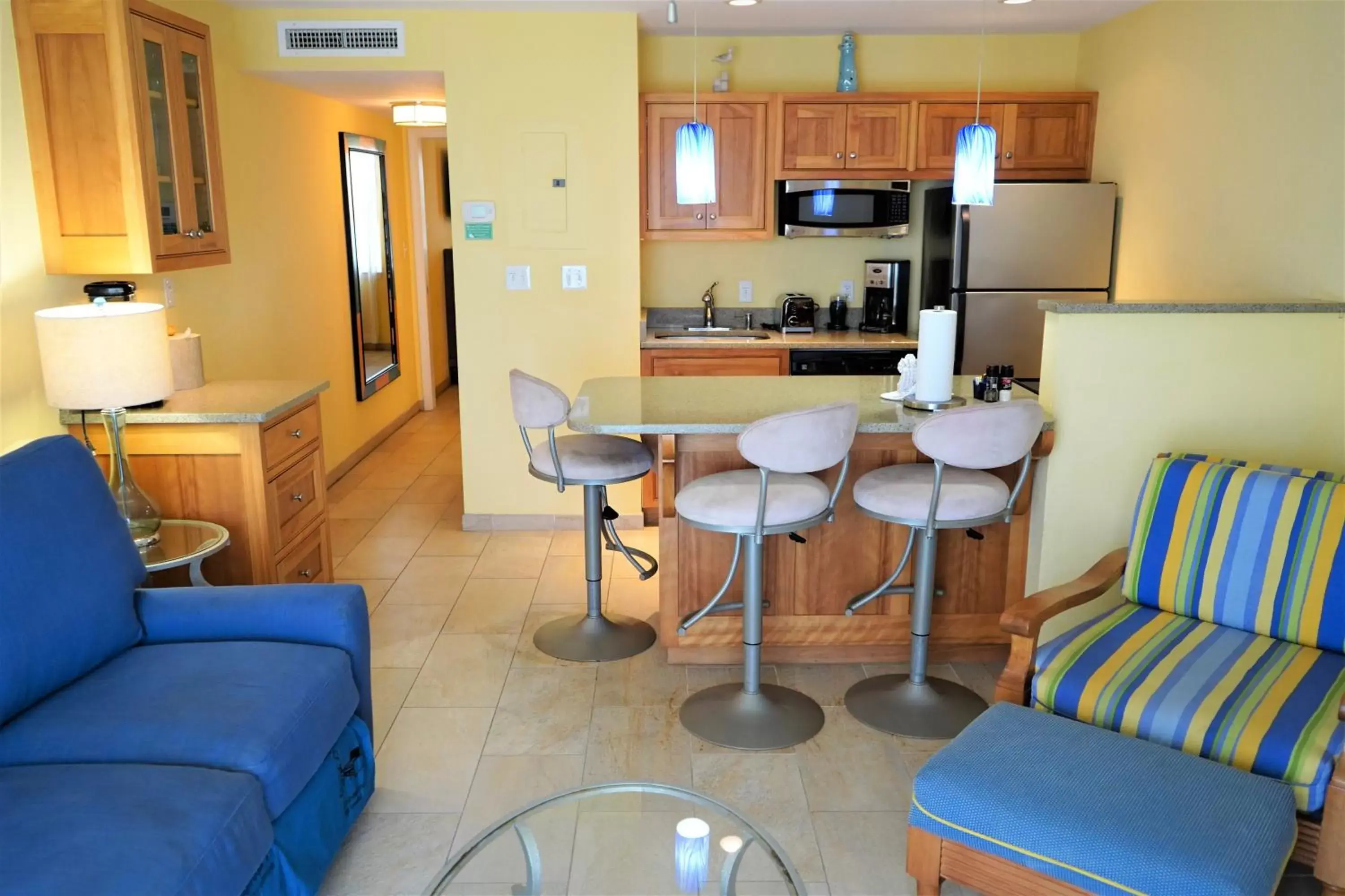 Kitchen or kitchenette, Lounge/Bar in Glunz Ocean Beach Hotel and Resort