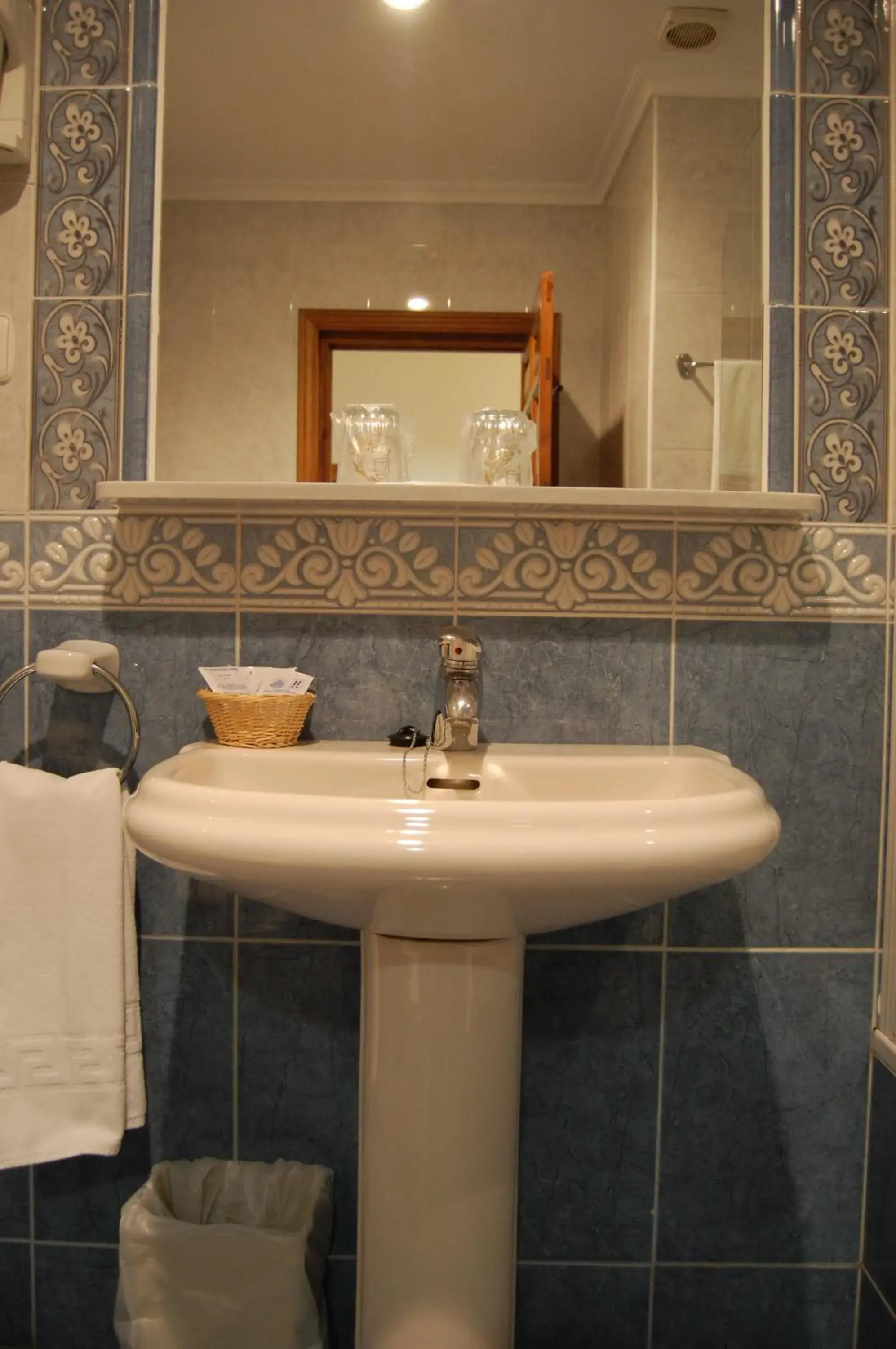 Bathroom in Hospederia del Real Monasterio