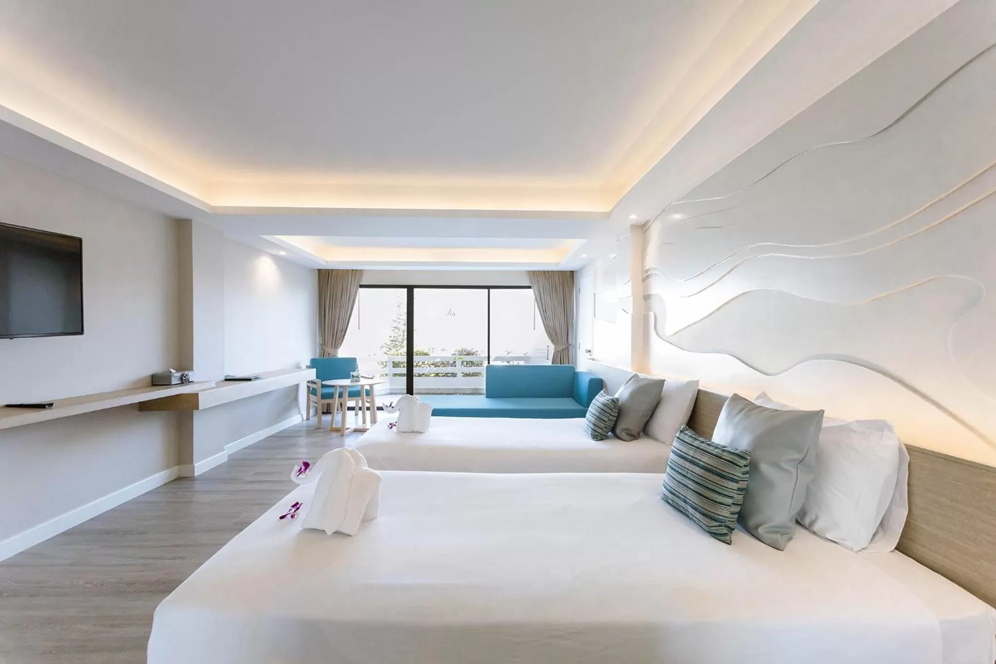 Photo of the whole room, Bed in Methavalai Hotel