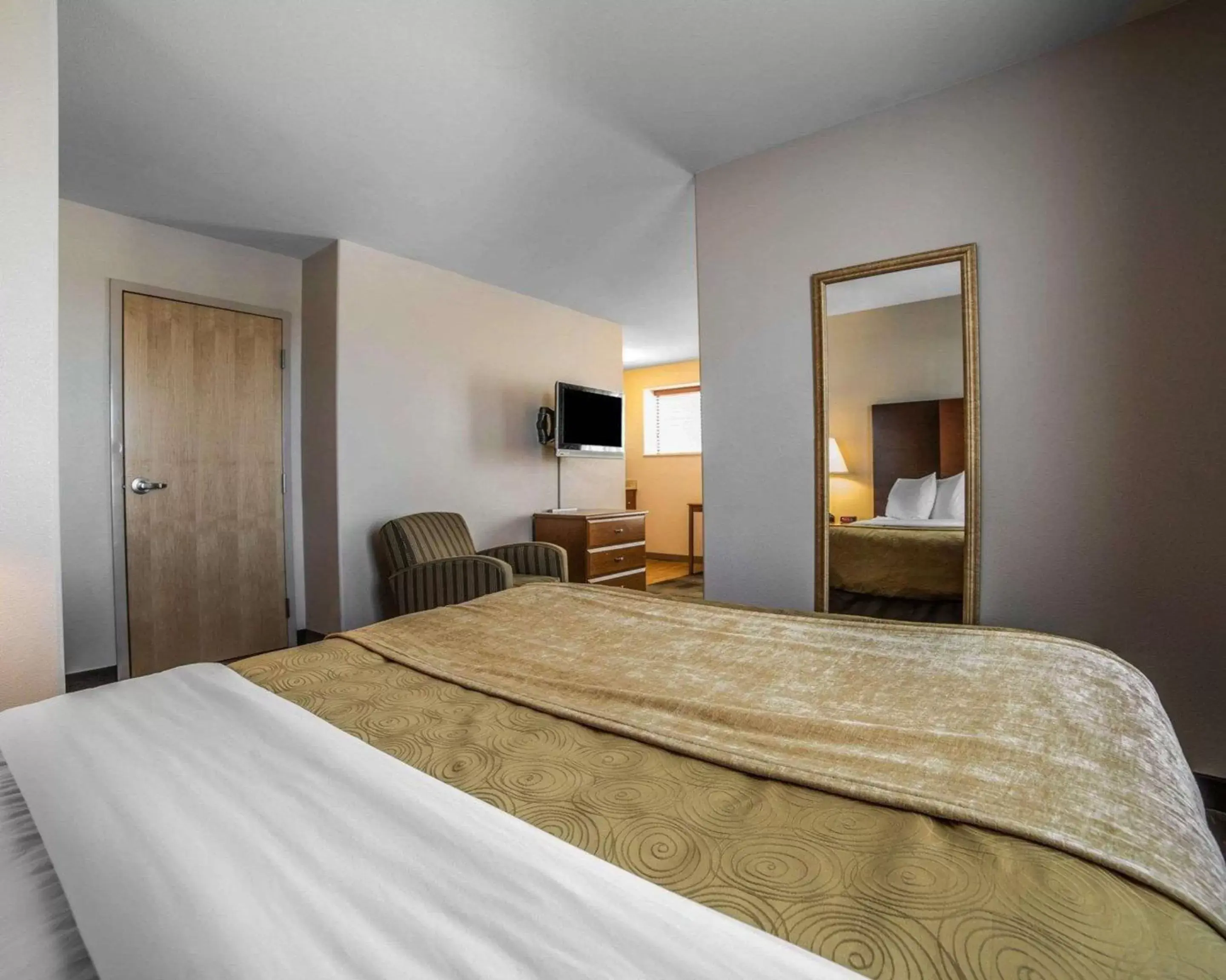 Bedroom, Bed in MainStay Suites Casper