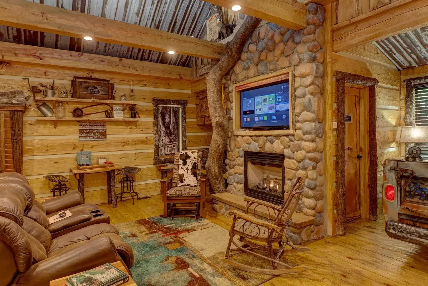 TV and multimedia, Seating Area in Fox Pass Cabins